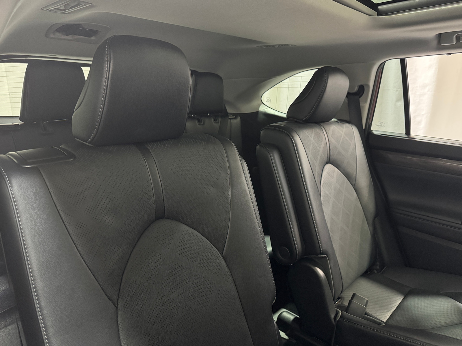 Thumbnail: 2022 Toyota Highlander - 5