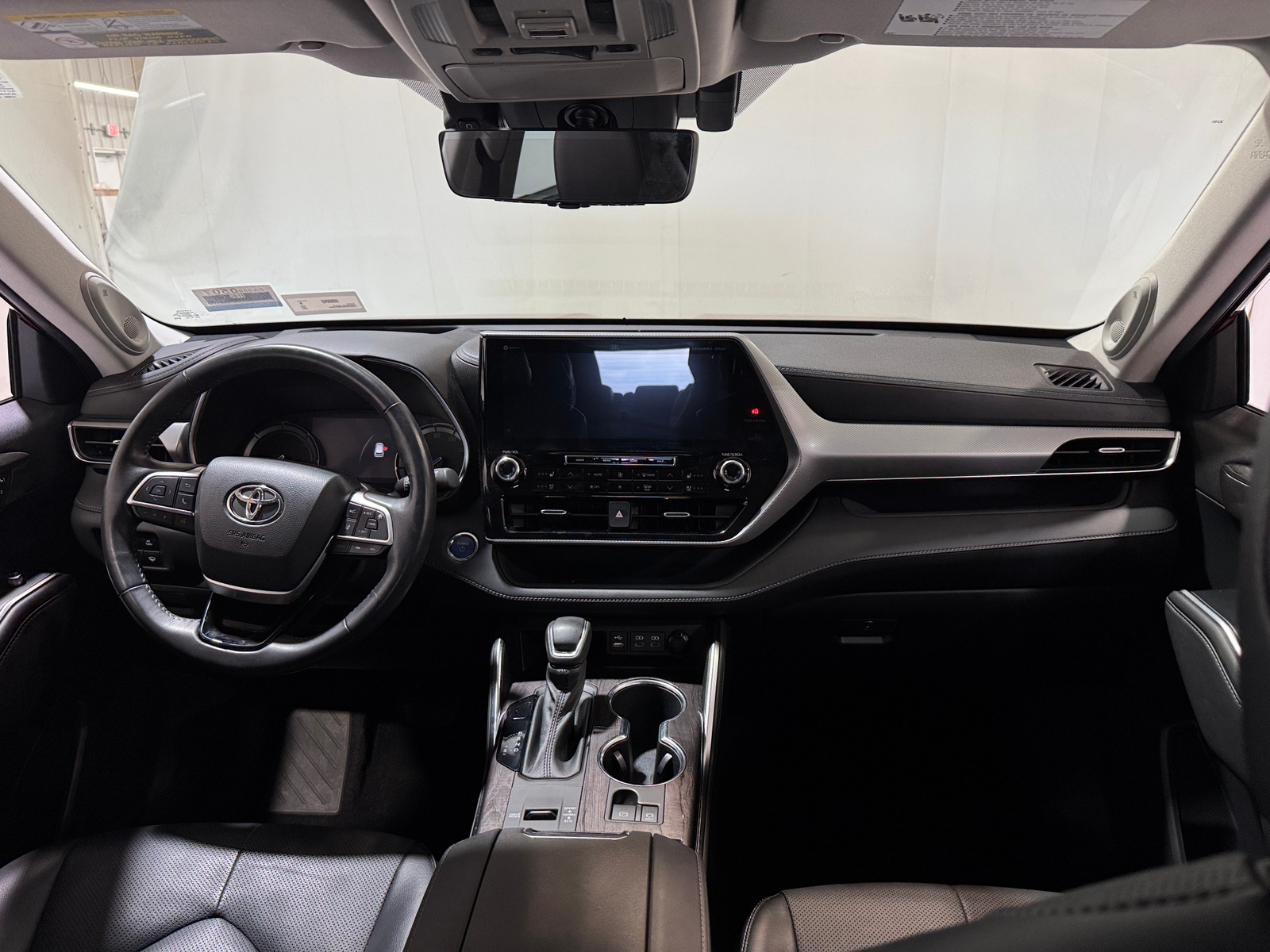 Thumbnail: 2022 Toyota Highlander - 2