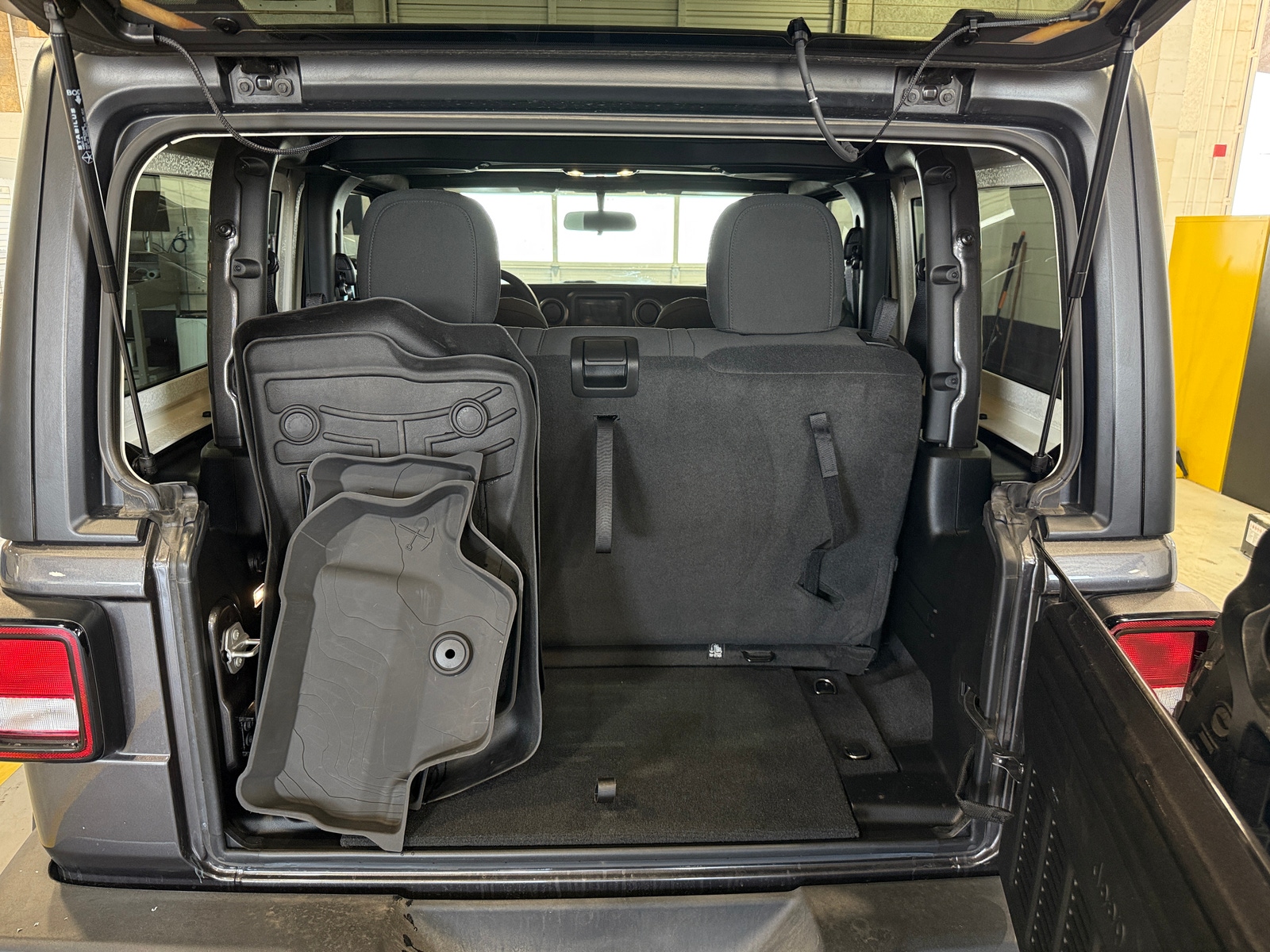 Thumbnail: 2022 Jeep Wrangler - 7