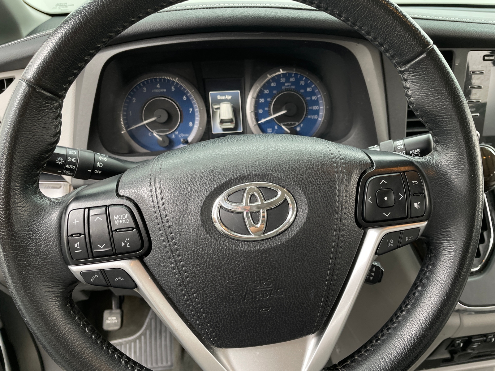 Thumbnail: 2019 Toyota Sienna - 4