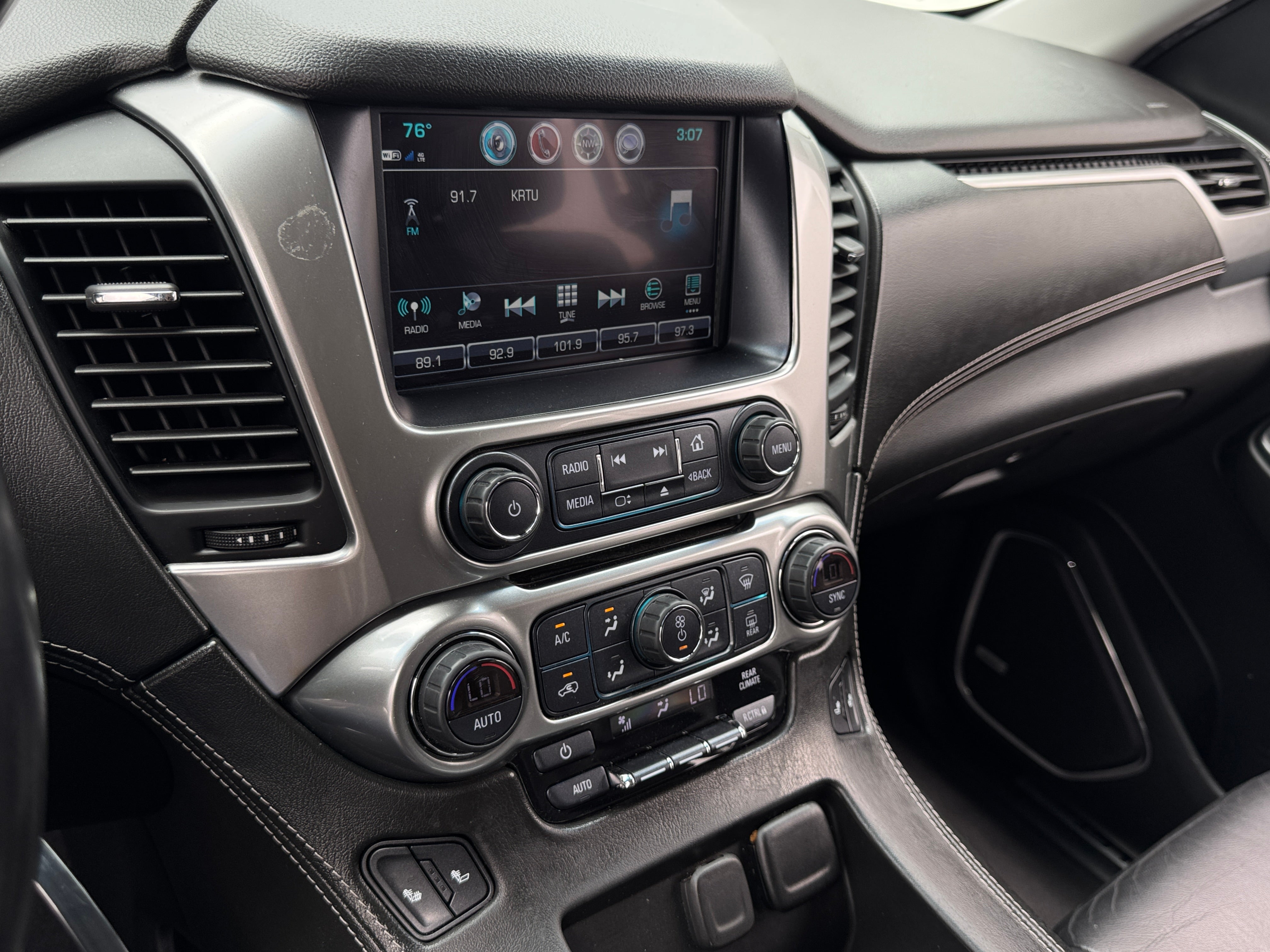 Thumbnail: 2019 Chevrolet Tahoe - 3