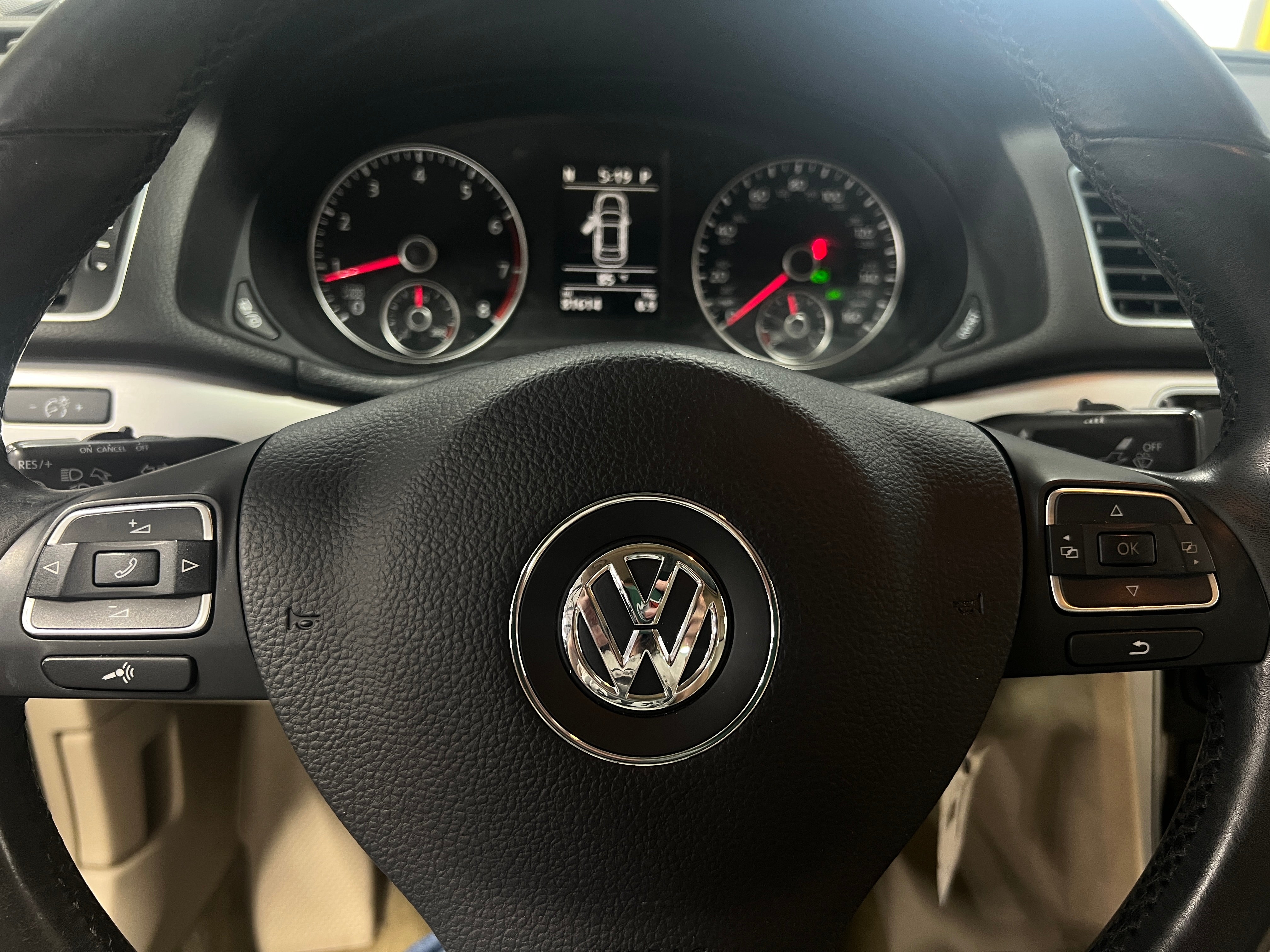 Thumbnail: 2013 Volkswagen Passat - 4