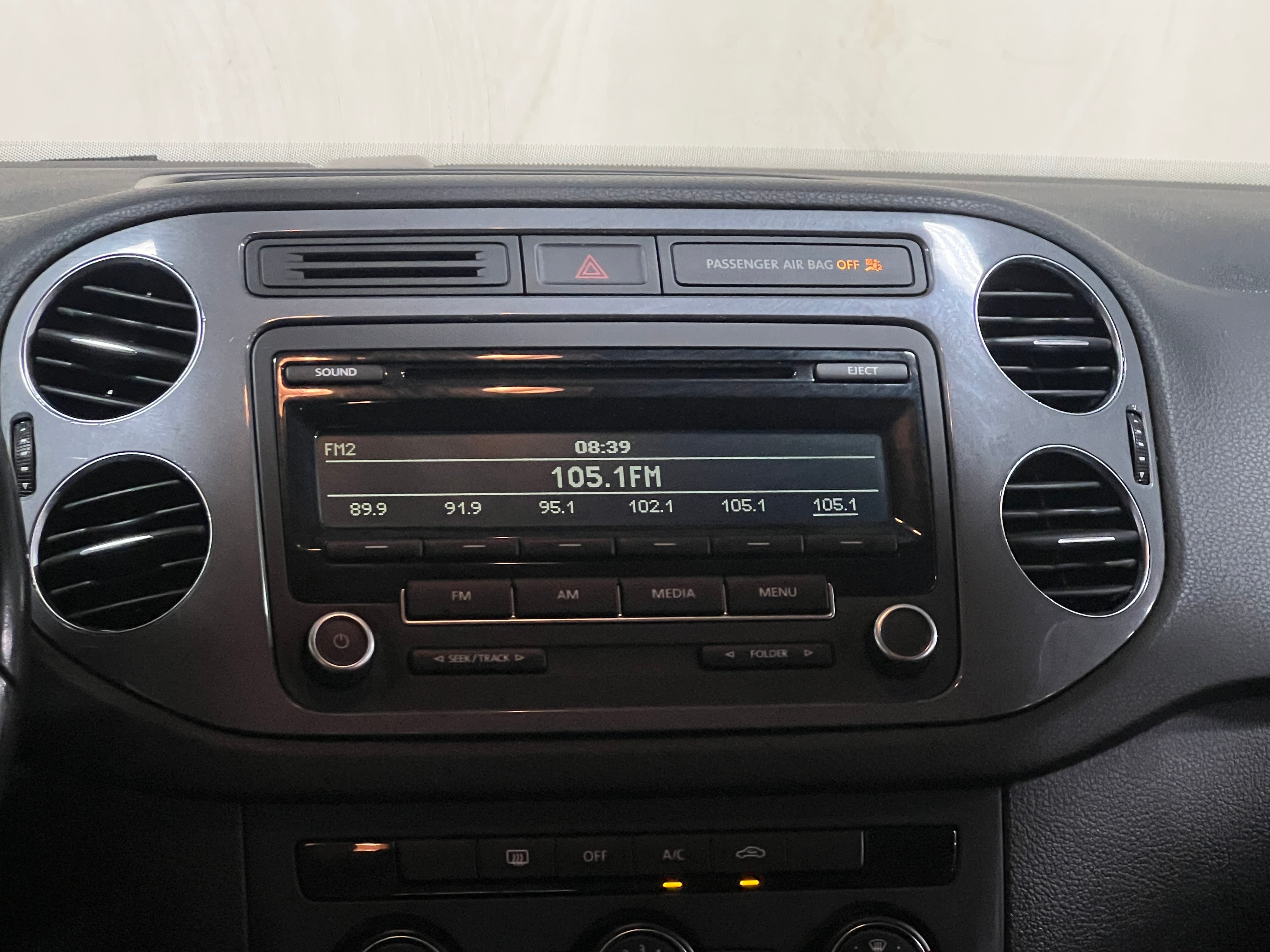 Thumbnail: 2013 Volkswagen Tiguan - 4