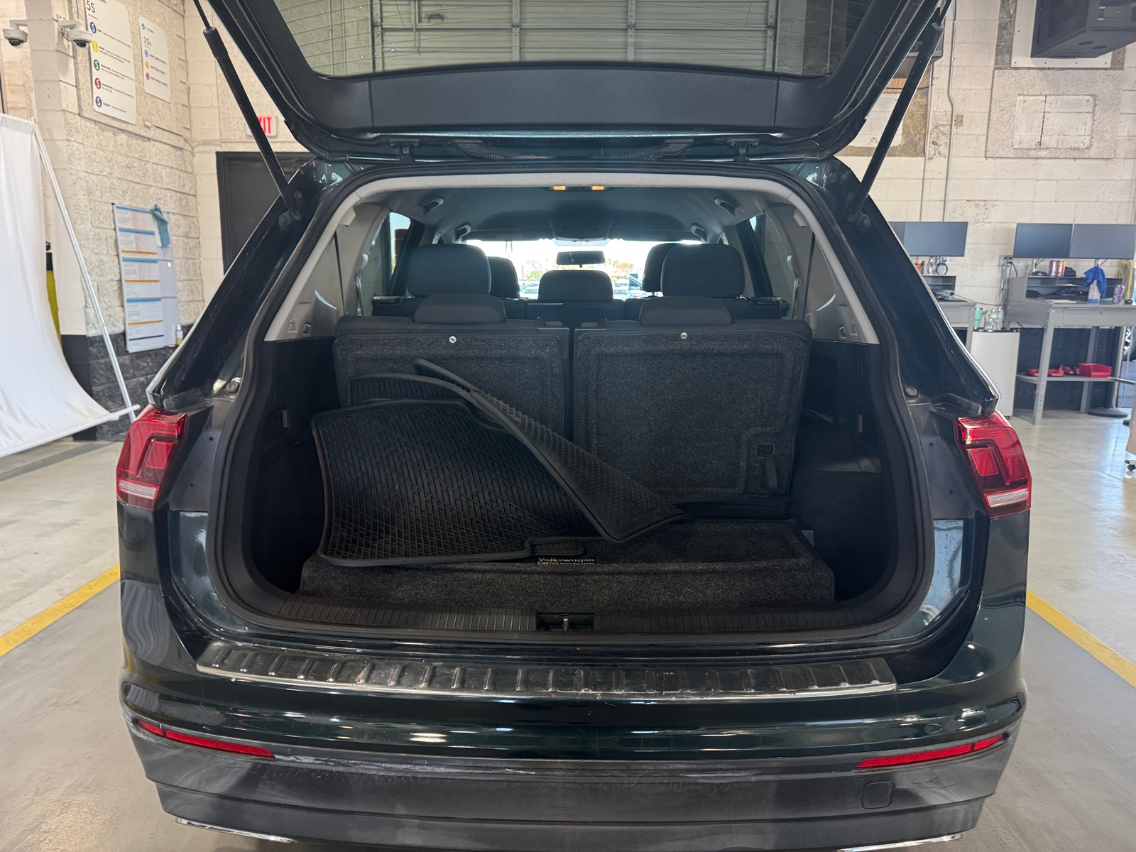 Thumbnail: 2019 Volkswagen Tiguan - 7