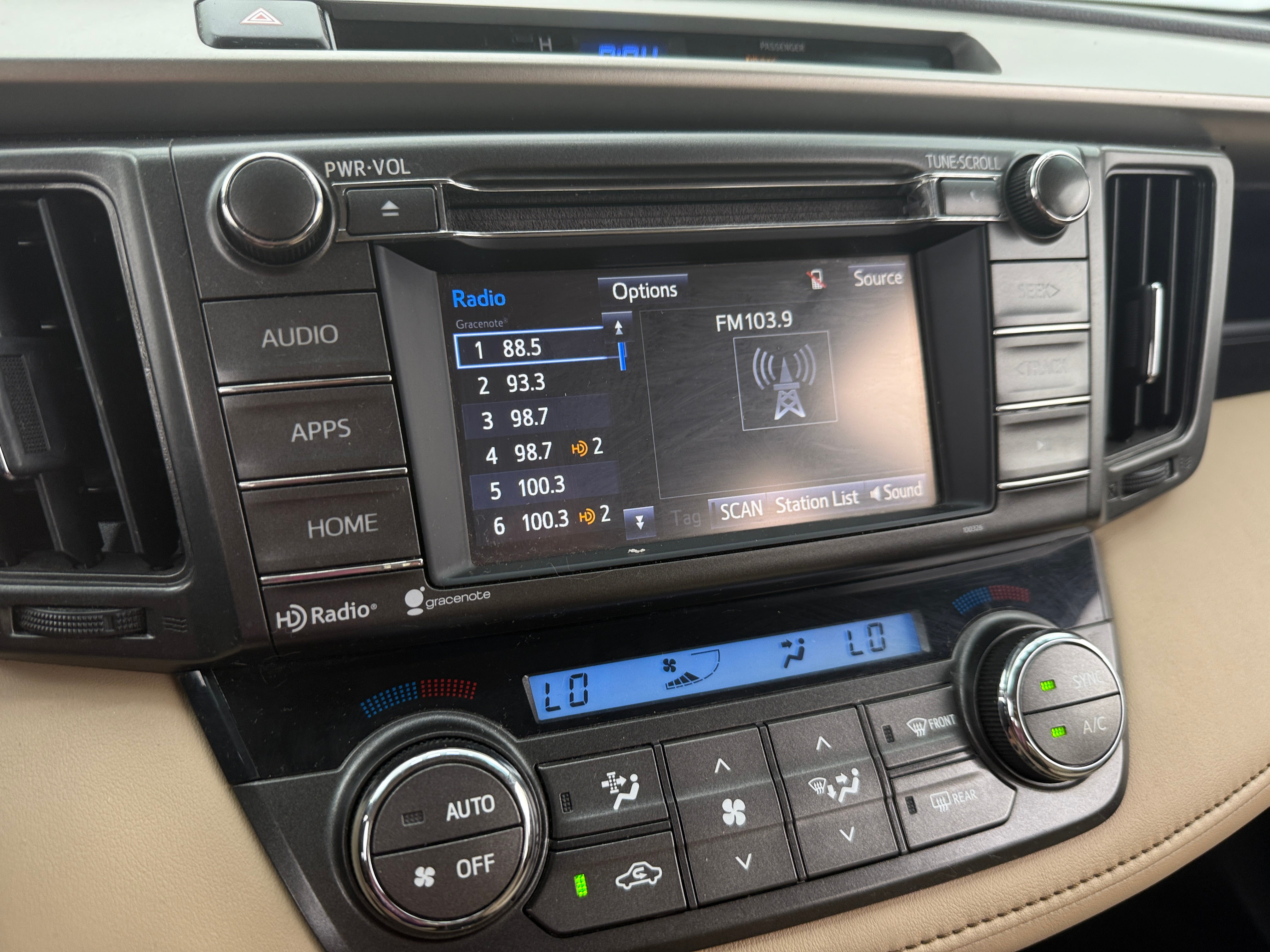 Thumbnail: 2015 Toyota RAV4 - 4