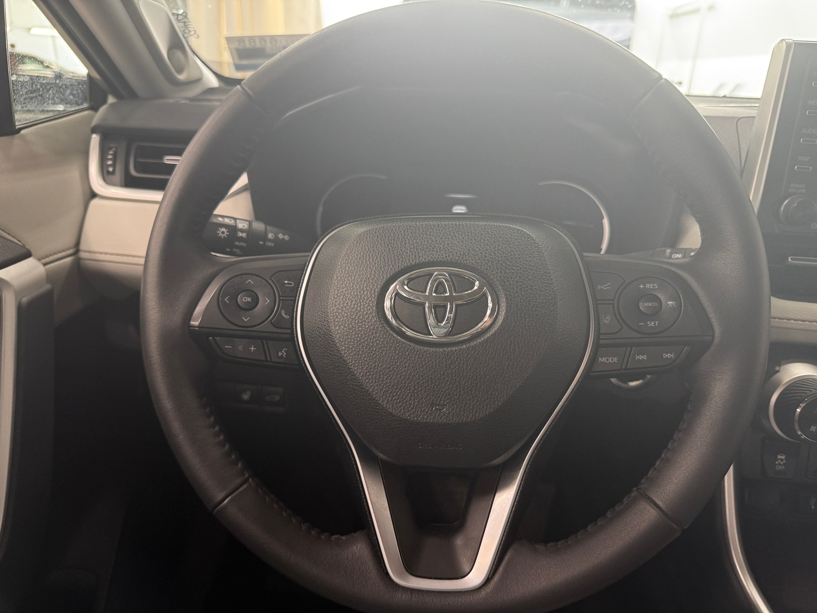 Thumbnail: 2021 Toyota RAV4 - 4