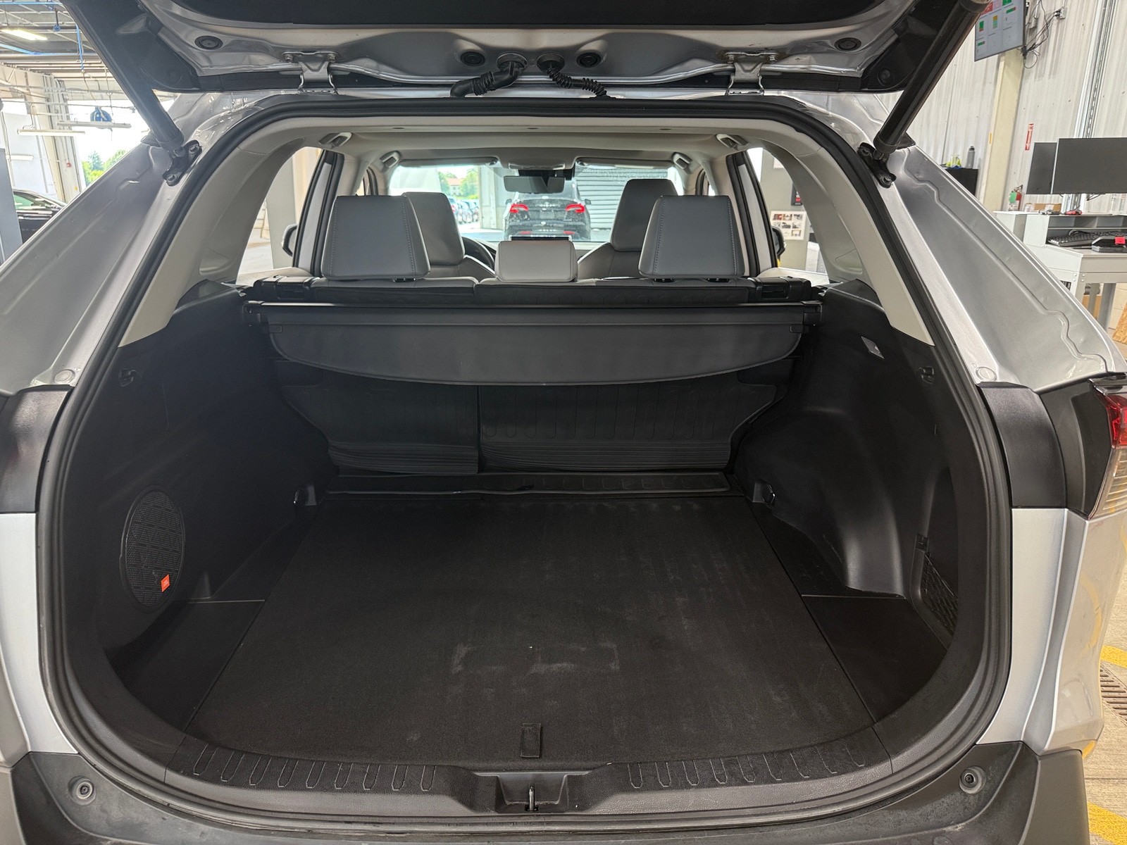 Thumbnail: 2021 Toyota RAV4 - 6