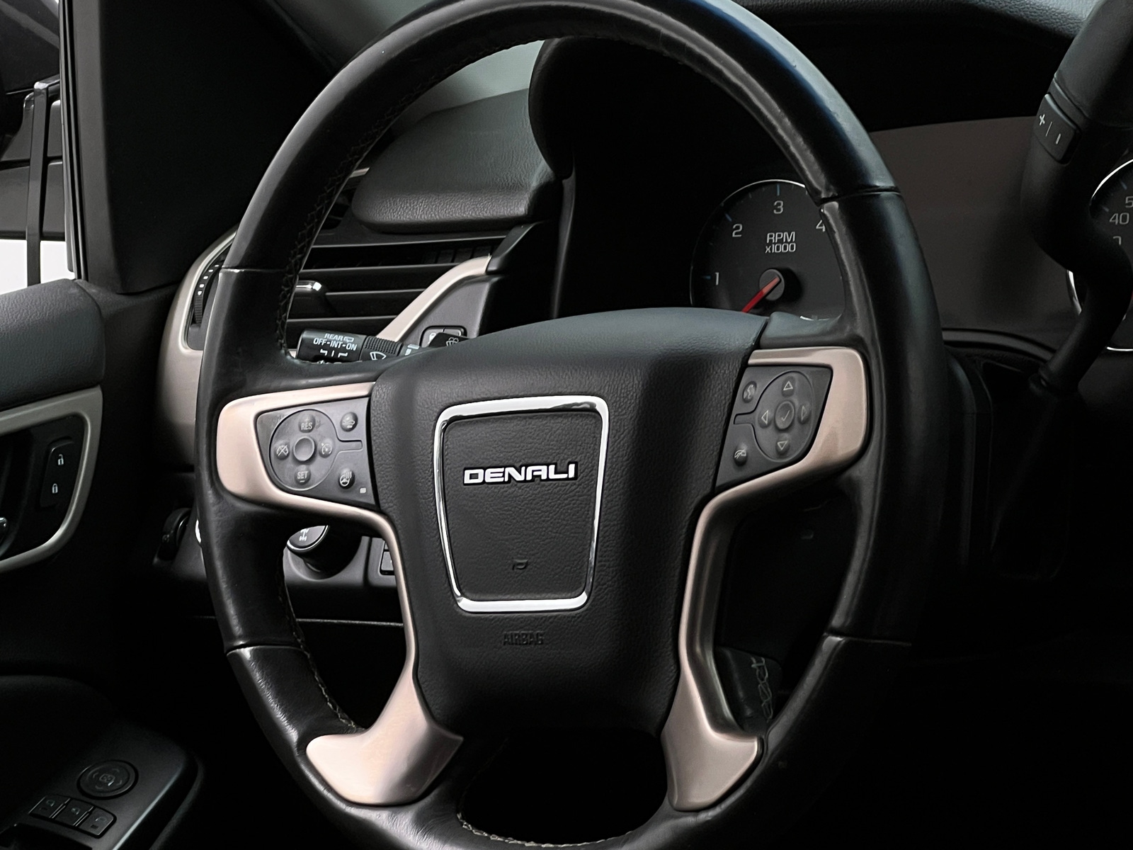 Thumbnail: 2017 GMC Yukon - 4
