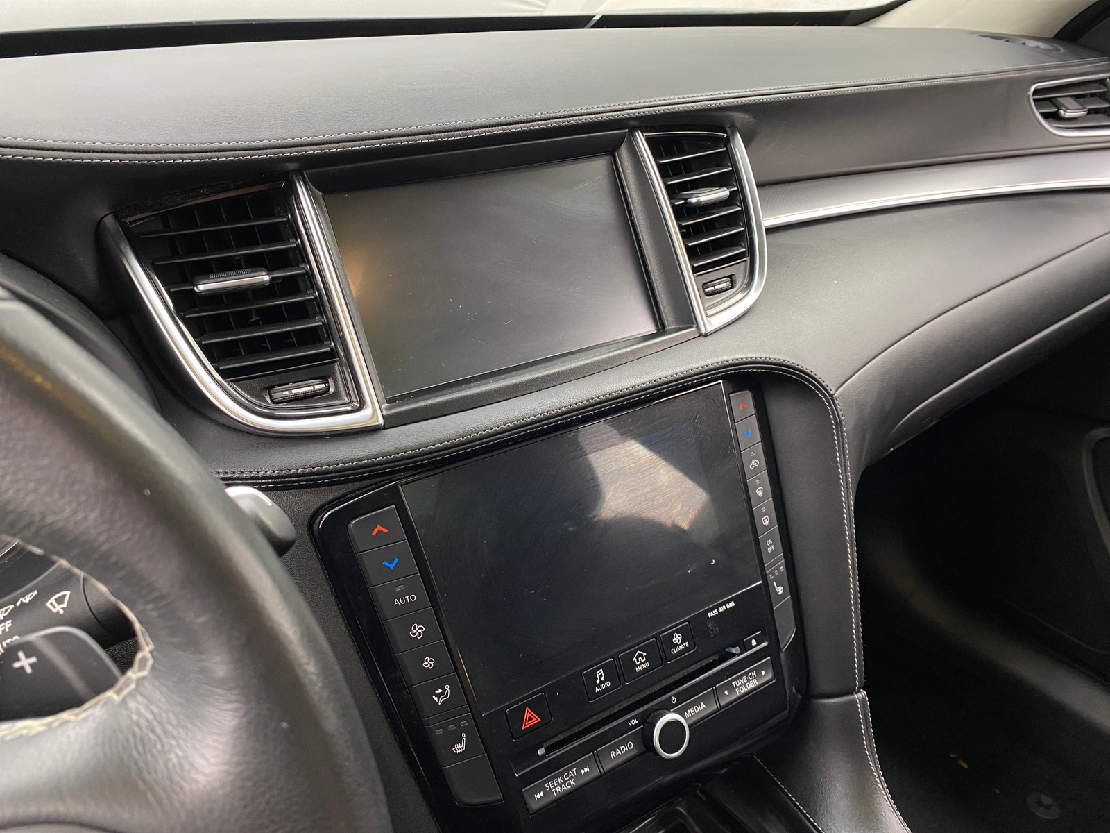 Thumbnail: 2019 INFINITI QX50 - 3