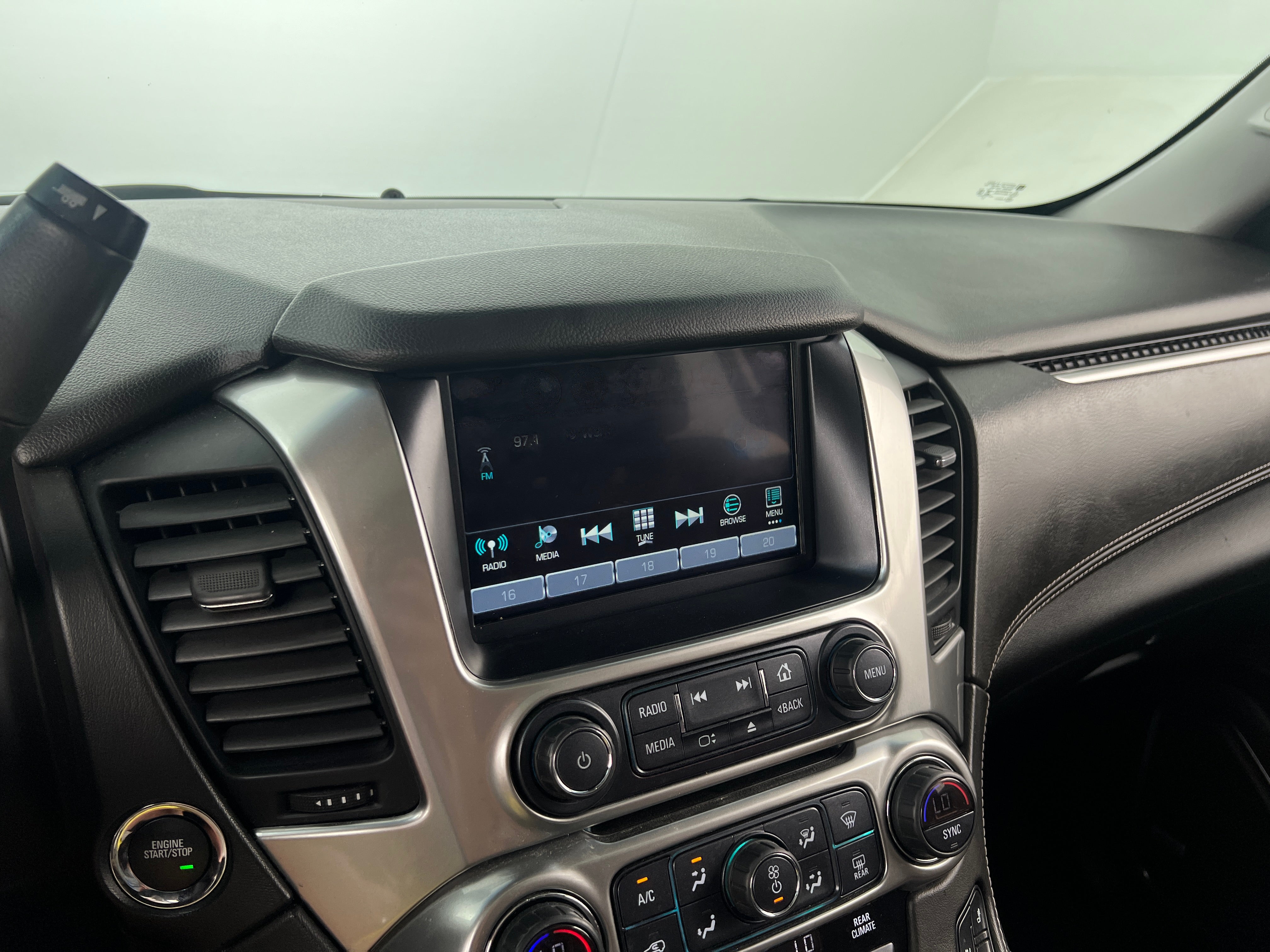 Thumbnail: 2020 Chevrolet Suburban - 3