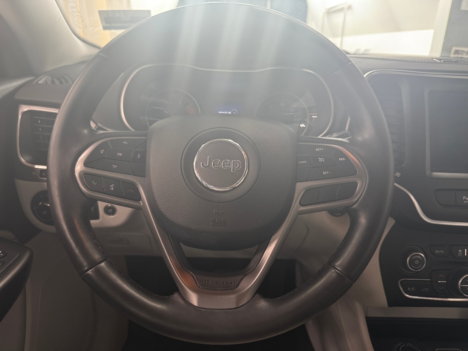 Thumbnail: 2021 Jeep Cherokee - 4