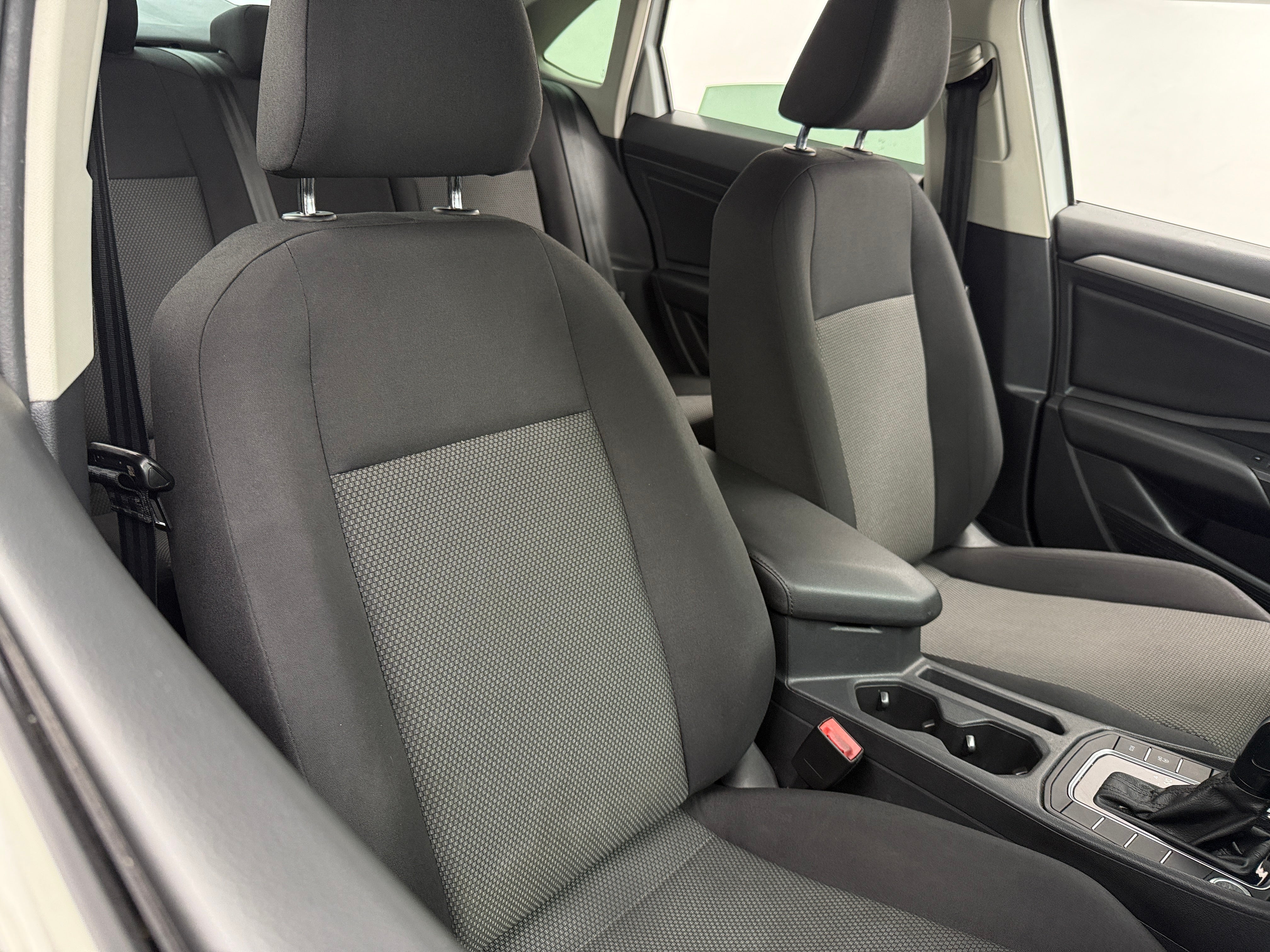 Thumbnail: 2019 Volkswagen Jetta - 2