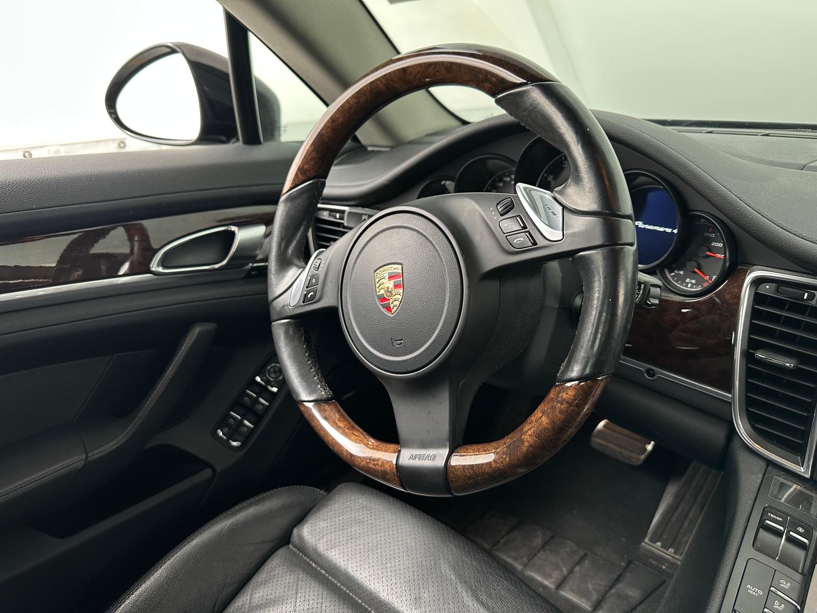 Thumbnail: 2011 Porsche Panamera - 4