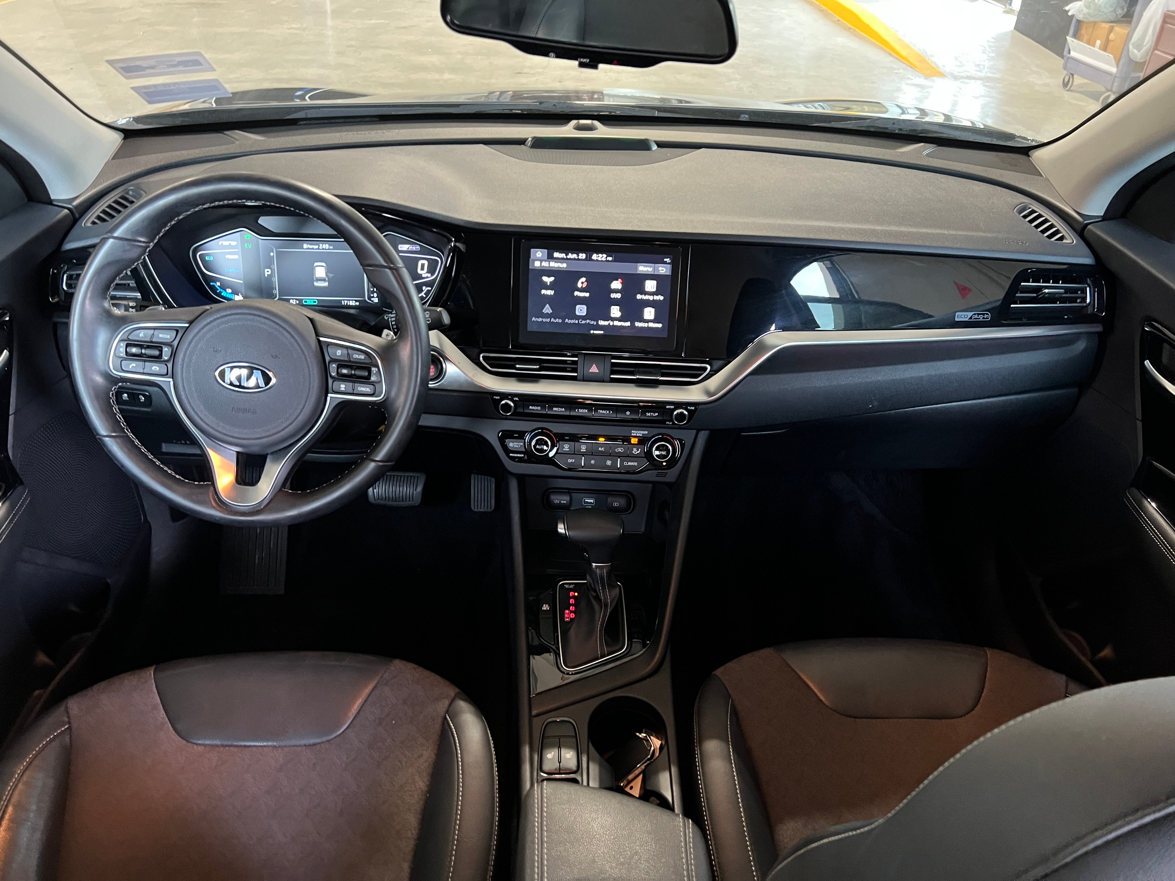 Thumbnail: 2020 Kia Niro - 3
