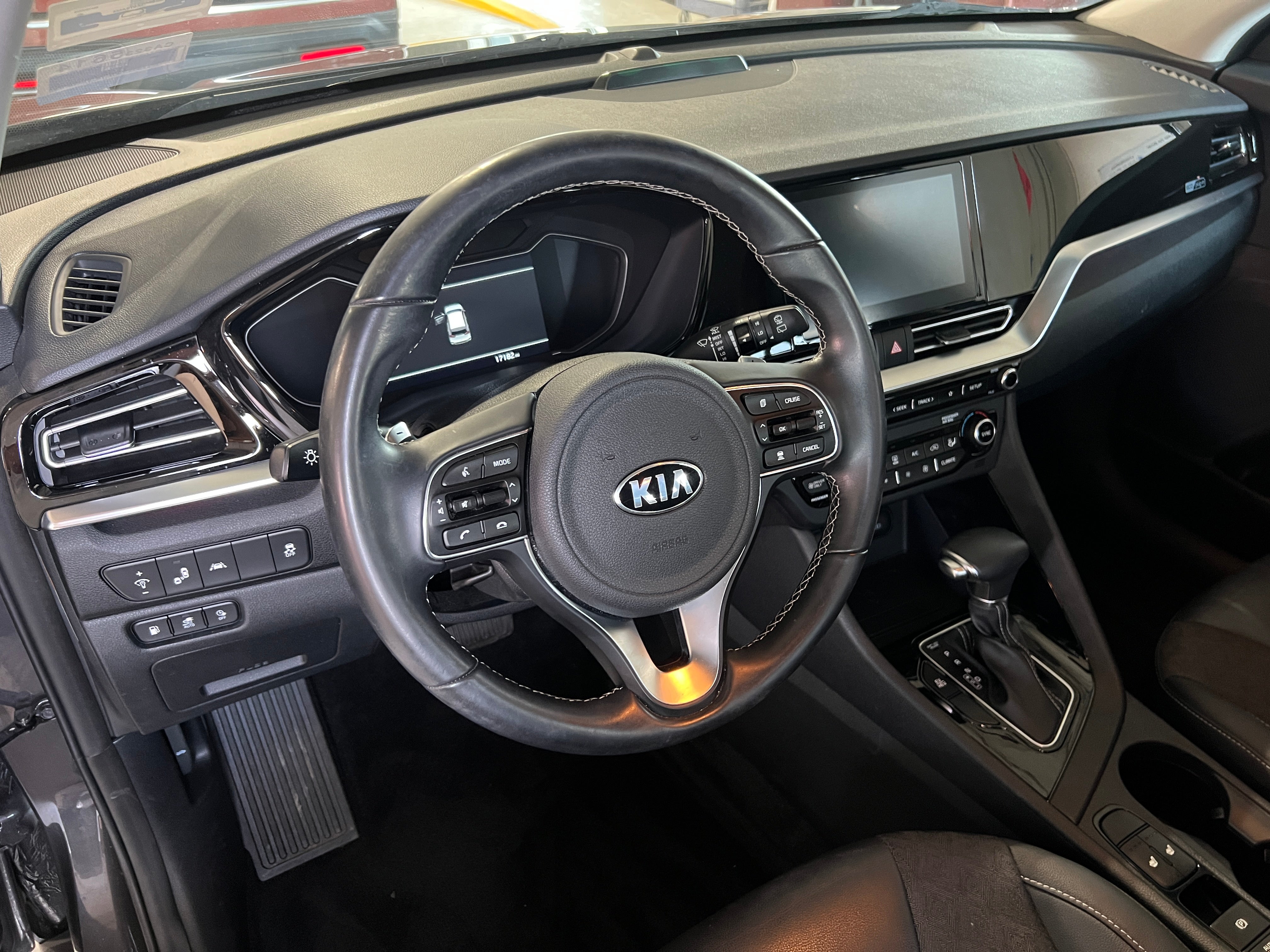 Thumbnail: 2020 Kia Niro - 5