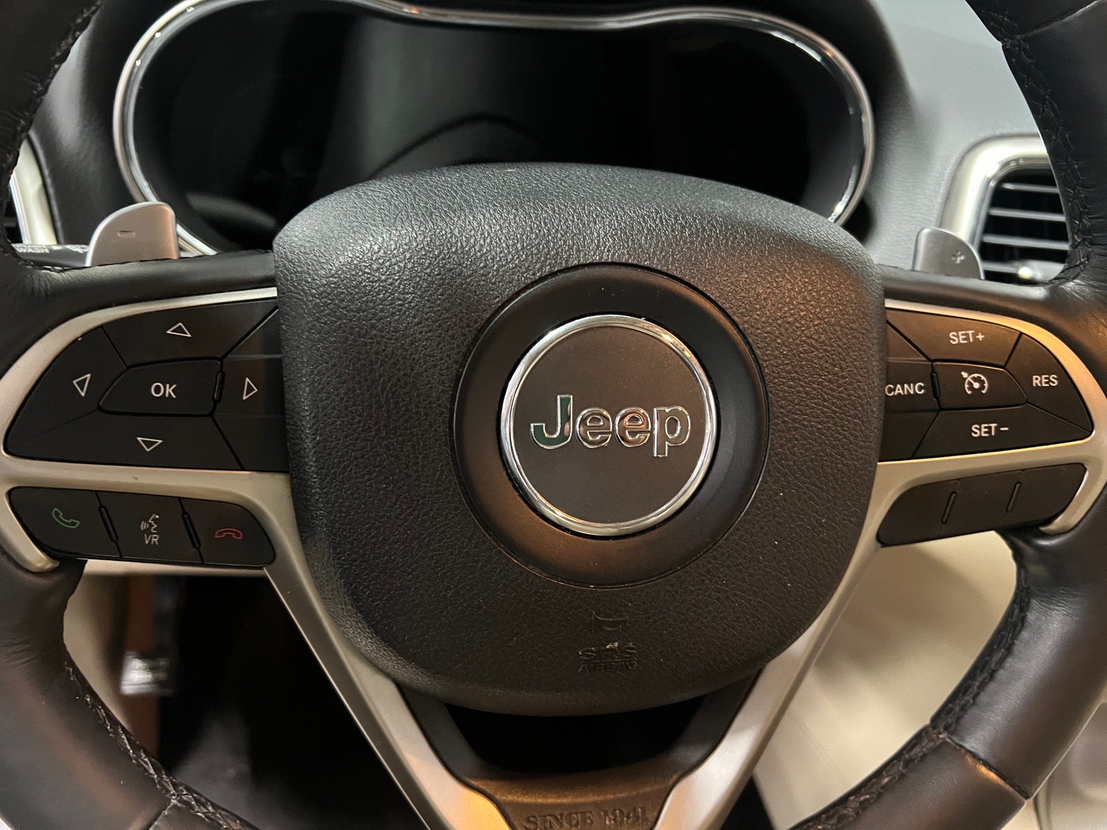 Thumbnail: 2015 Jeep Grand Cherokee - 4