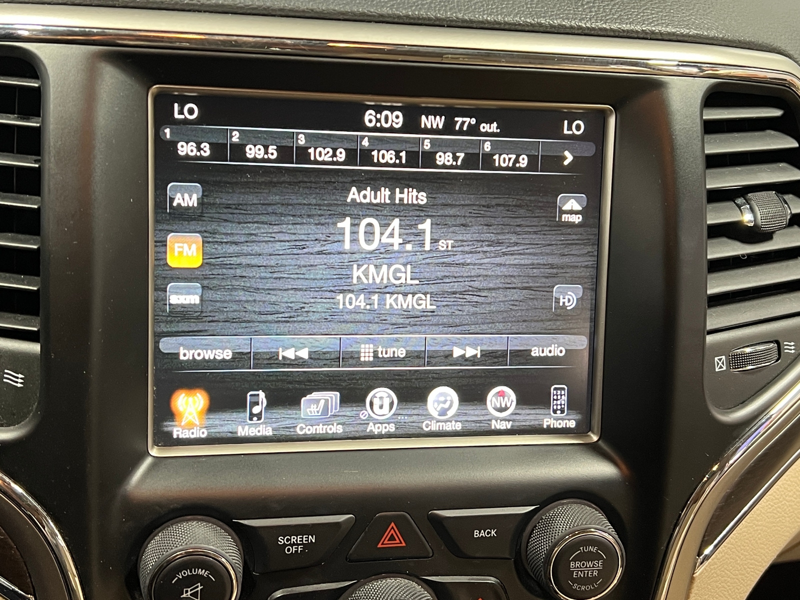 Thumbnail: 2015 Jeep Grand Cherokee - 3