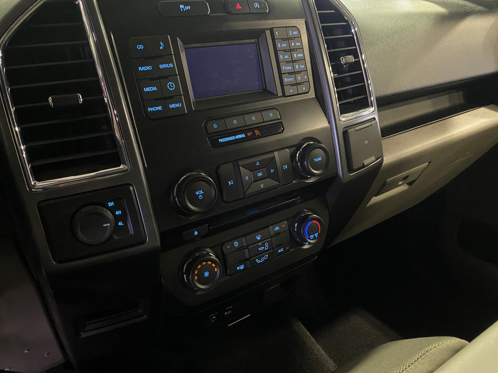 Thumbnail: 2015 Ford Econoline - 4