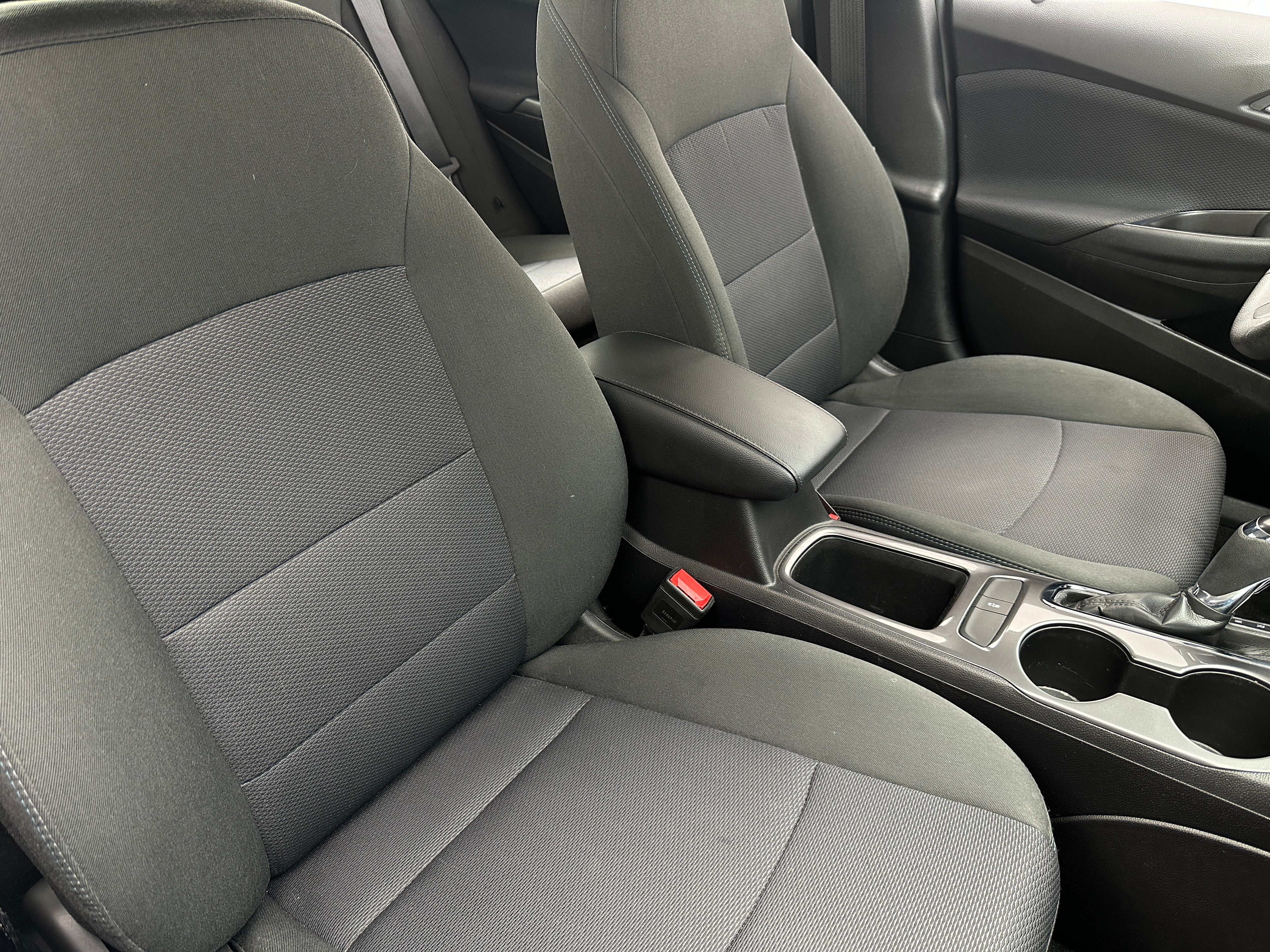 Thumbnail: 2018 Chevrolet Cruze - 2