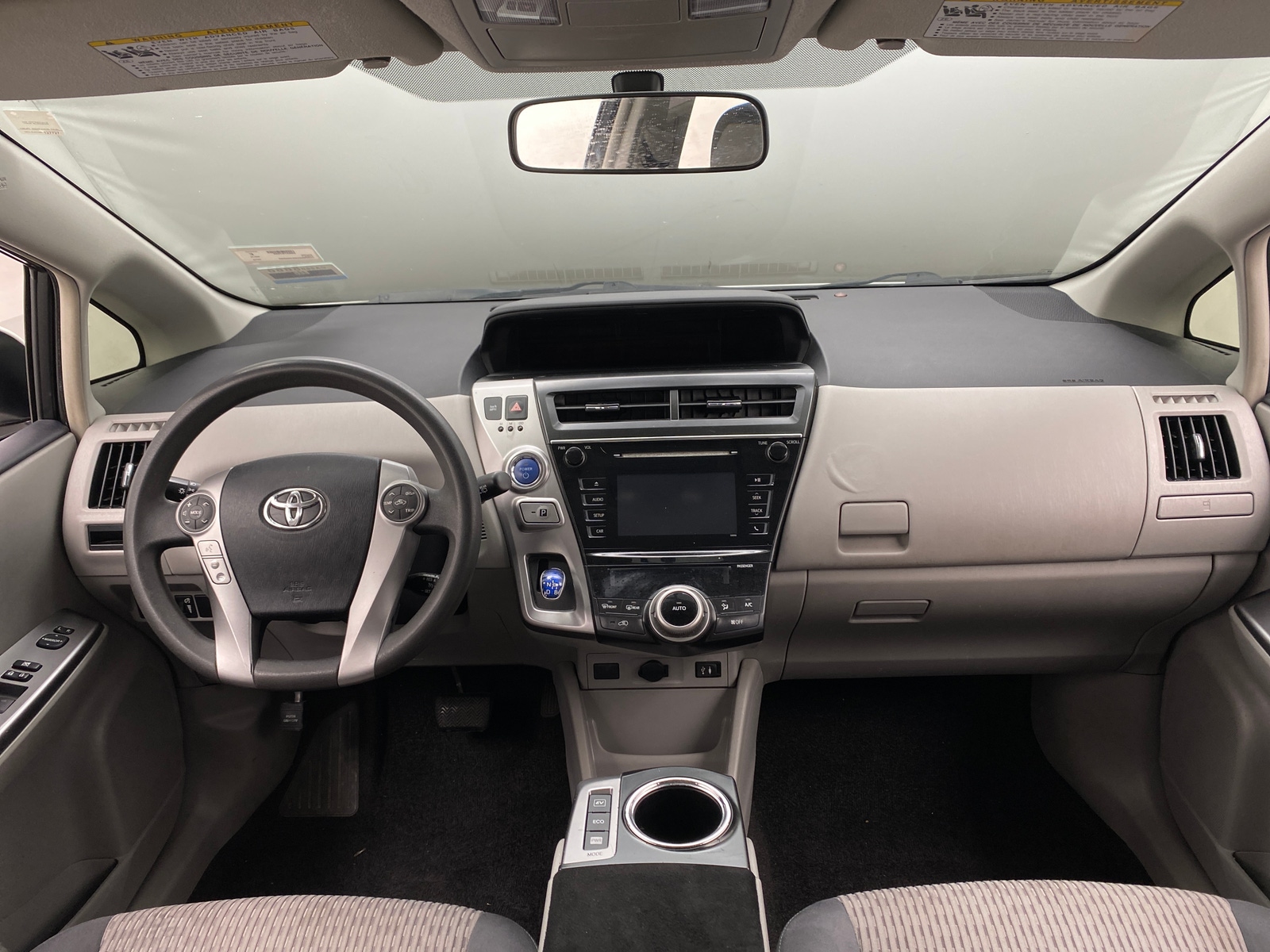 Thumbnail: 2016 Toyota Prius v - 3