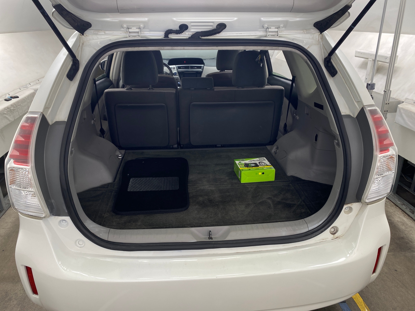 Thumbnail: 2016 Toyota Prius v - 7