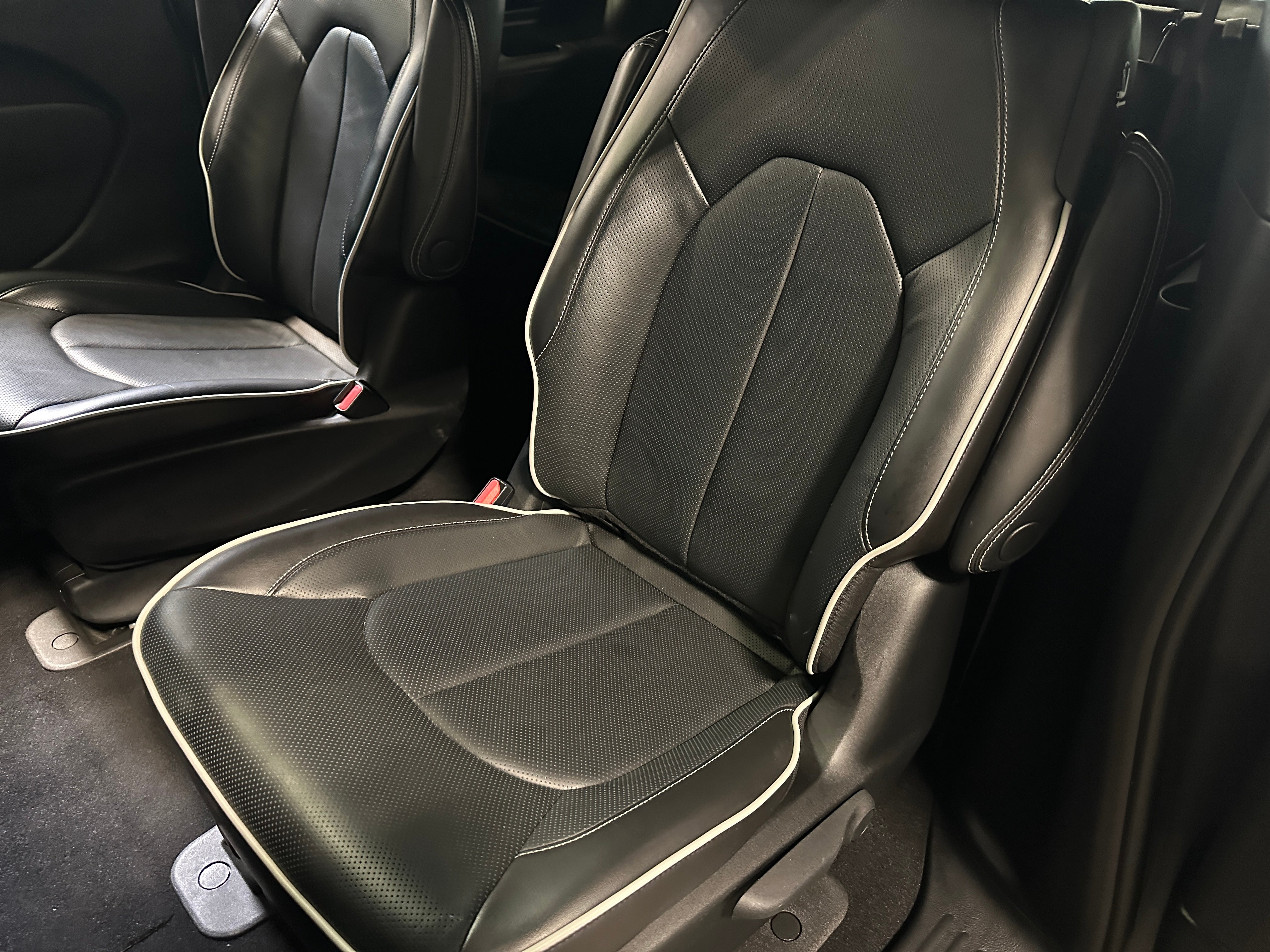 Thumbnail: 2022 Chrysler Pacifica - 5