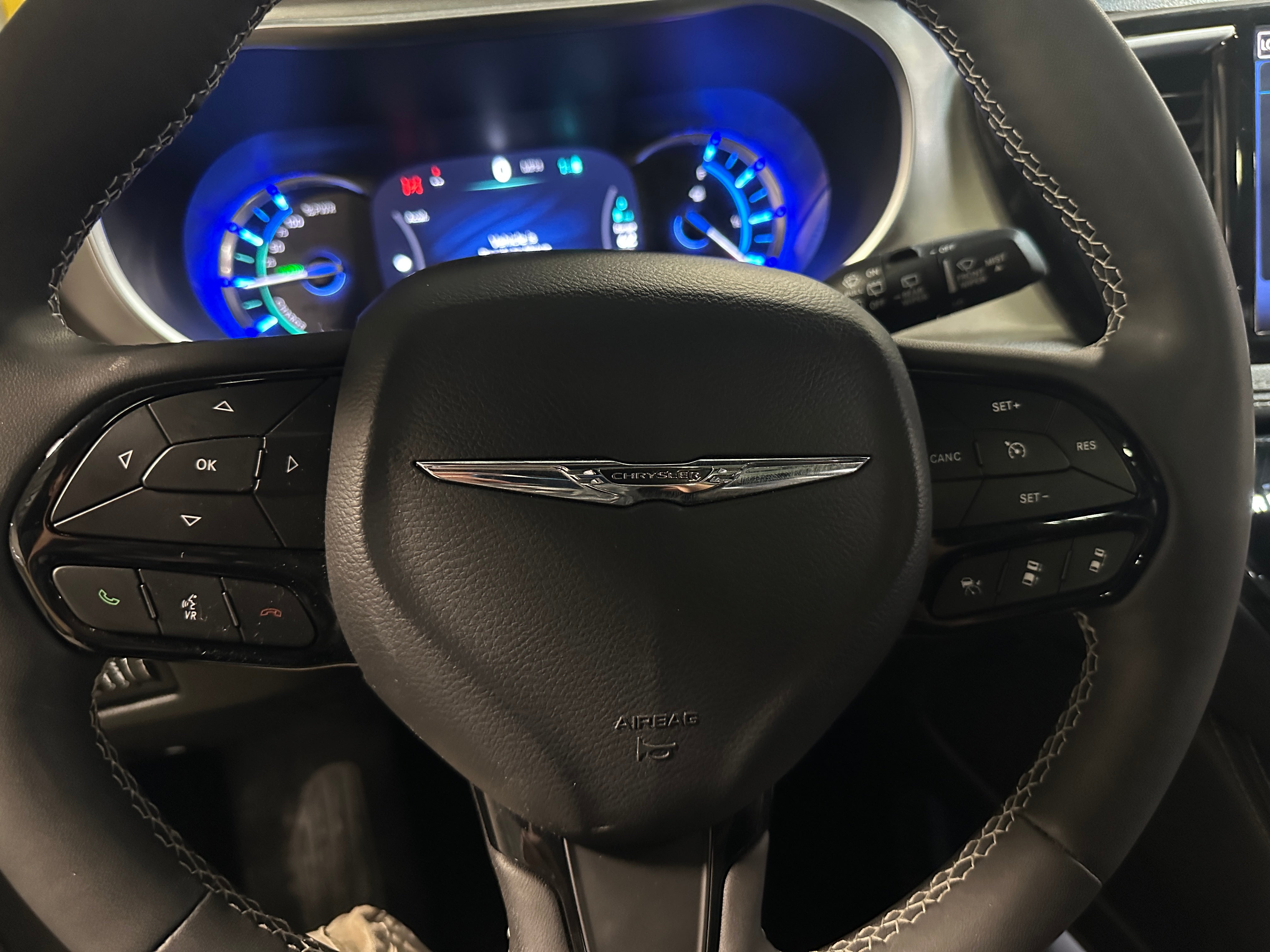 Thumbnail: 2022 Chrysler Pacifica - 4