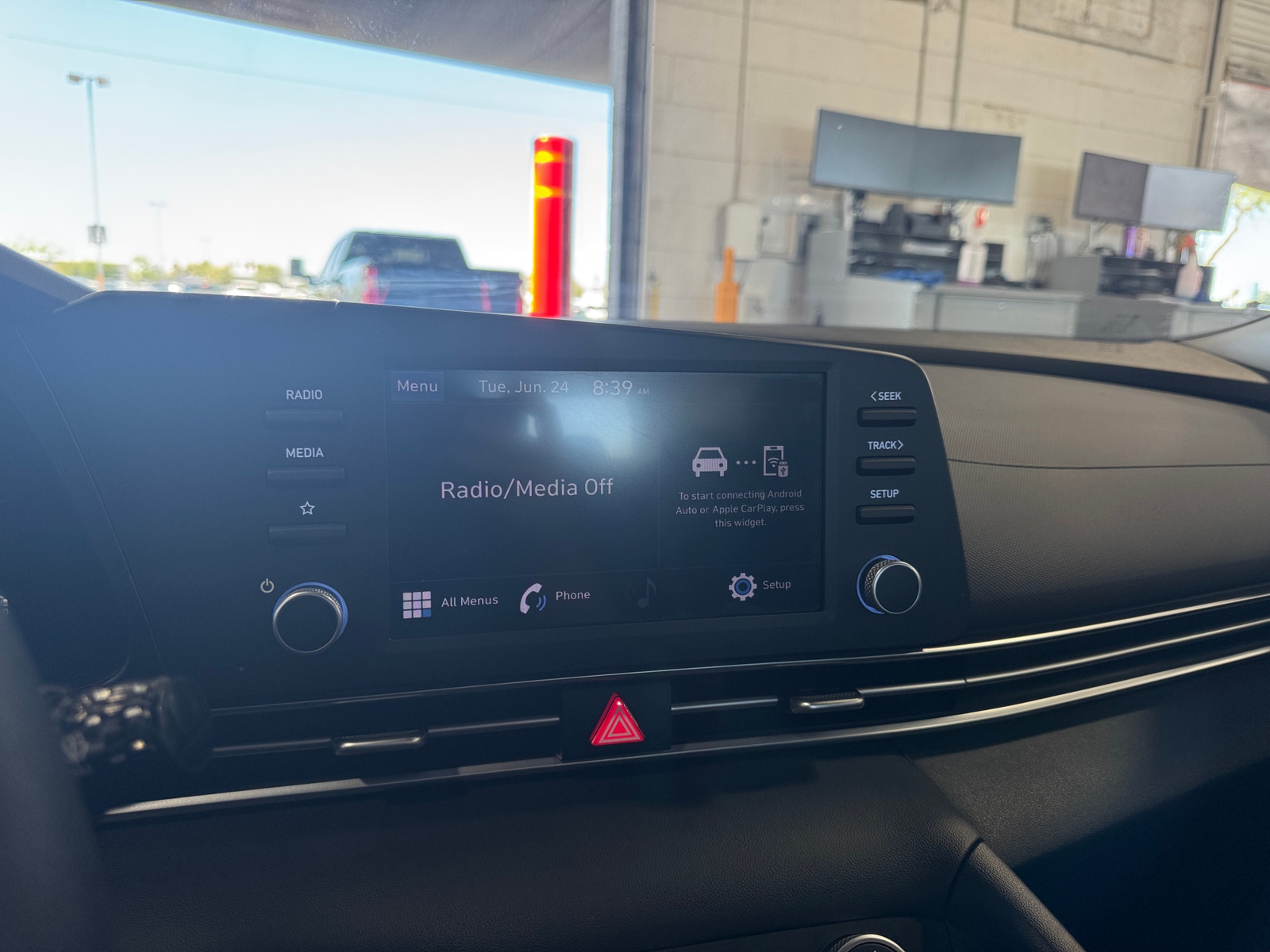 Thumbnail: 2023 Hyundai Elantra - 4