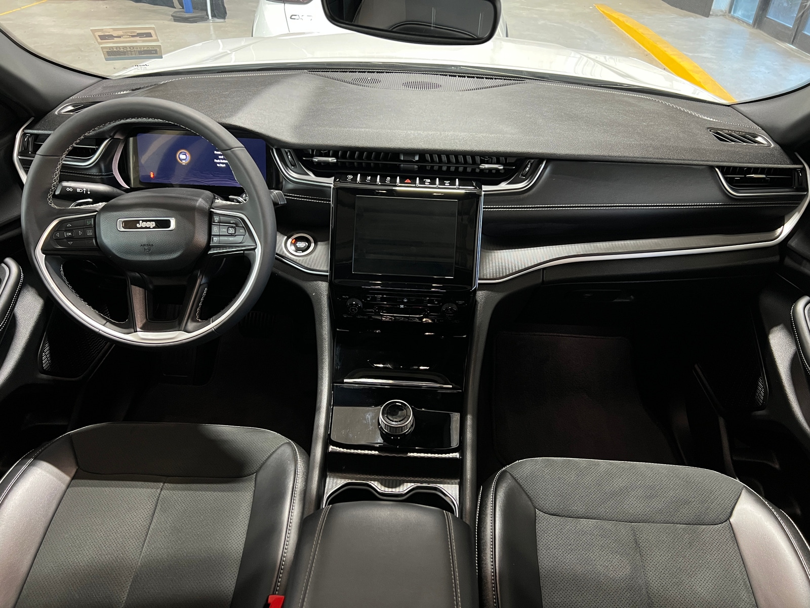 Thumbnail: 2024 Jeep Grand Cherokee - 3
