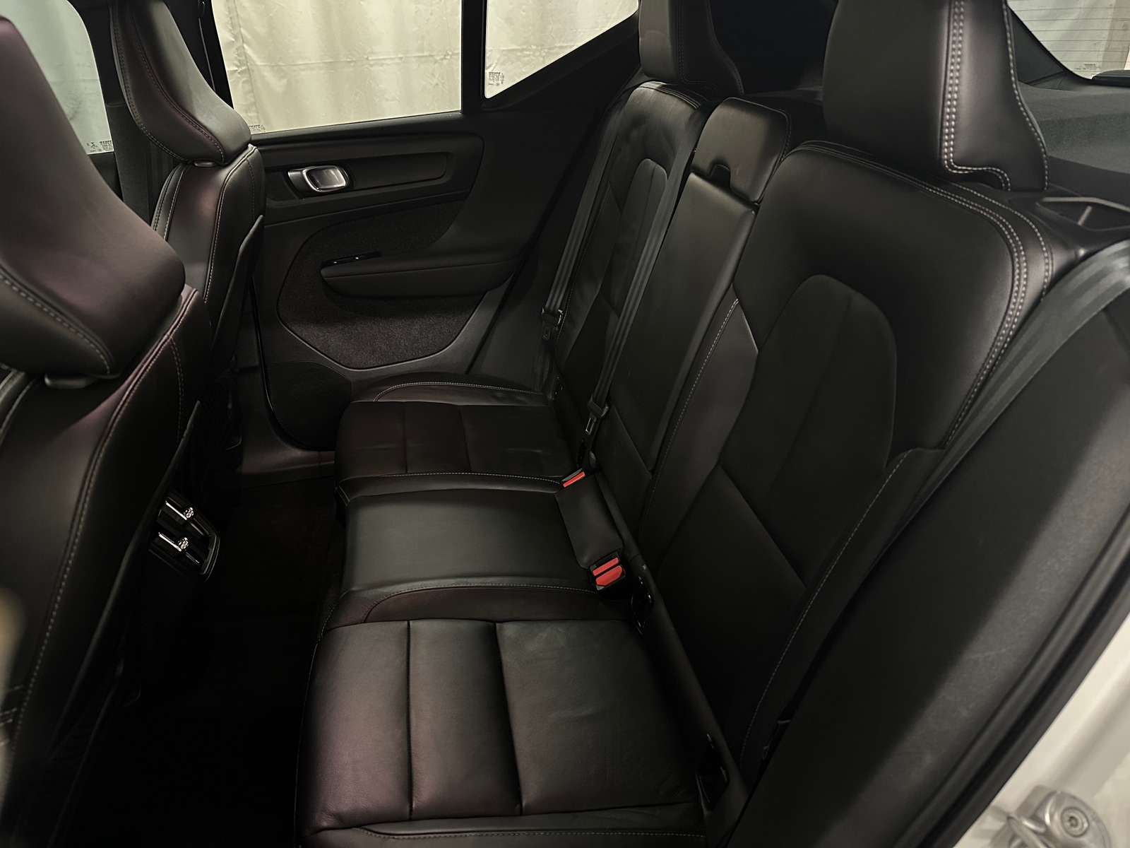 Thumbnail: 2022 Volvo XC40 - 5