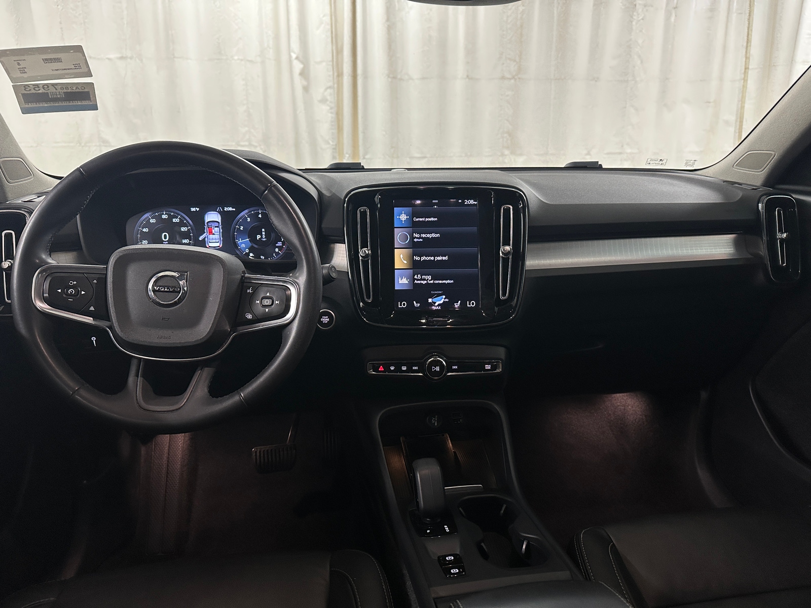 Thumbnail: 2022 Volvo XC40 - 2