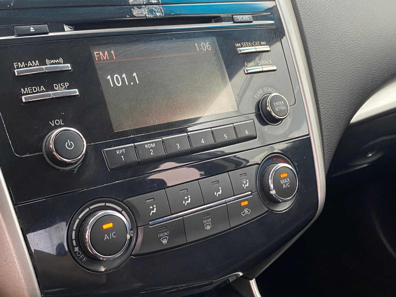 Thumbnail: 2015 Nissan Altima - 4
