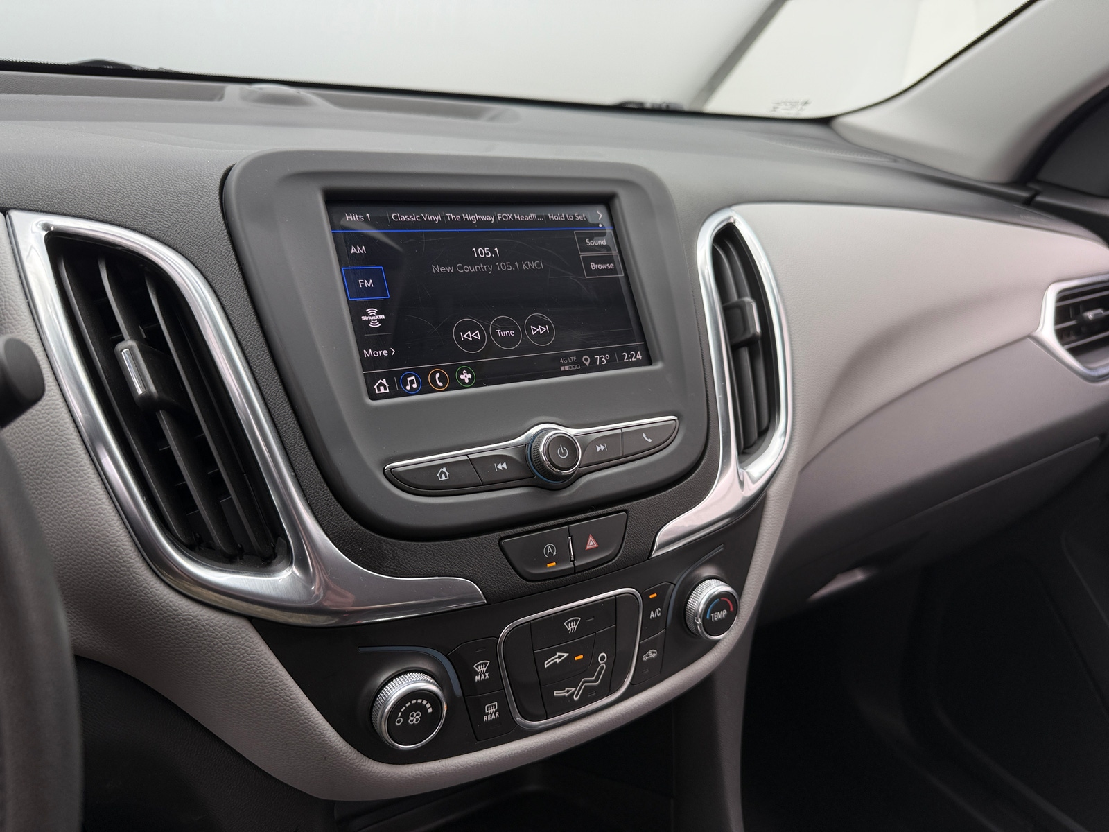 Thumbnail: 2022 Chevrolet Equinox - 4