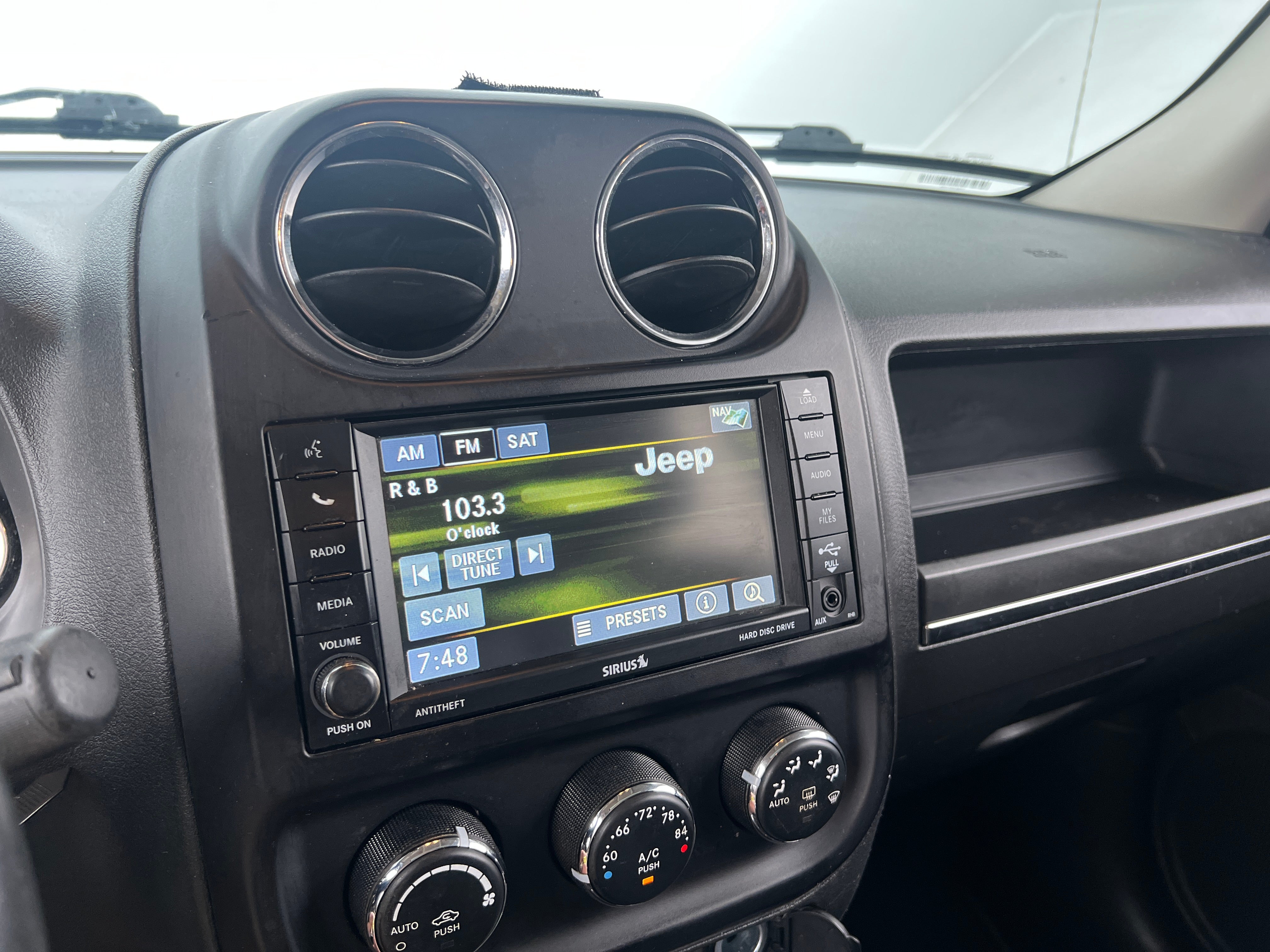 Thumbnail: 2014 Jeep Patriot - 3
