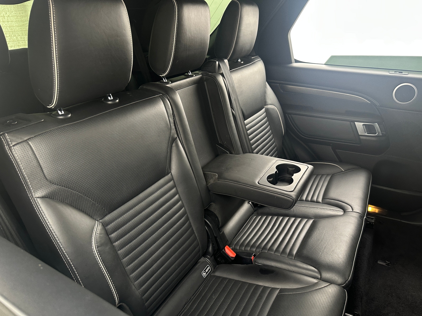 Thumbnail: 2017 Land Rover Discovery - 5
