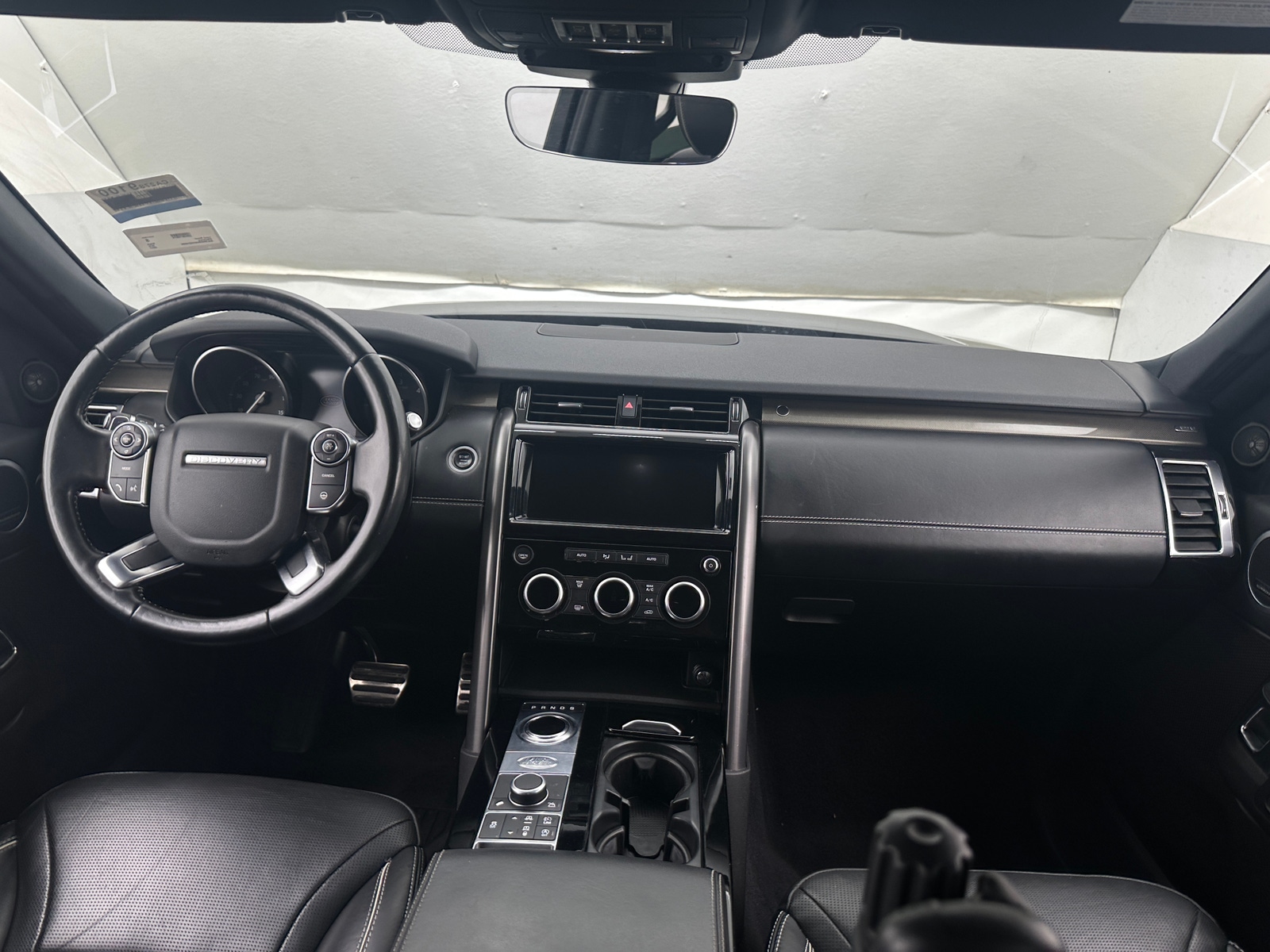 Thumbnail: 2017 Land Rover Discovery - 2