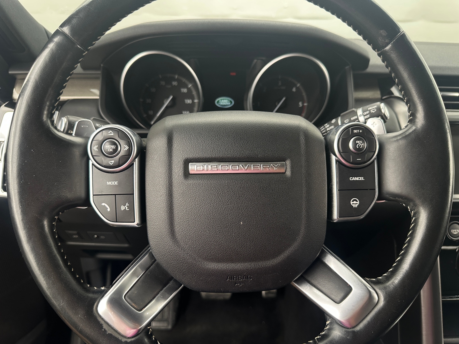 Thumbnail: 2017 Land Rover Discovery - 4