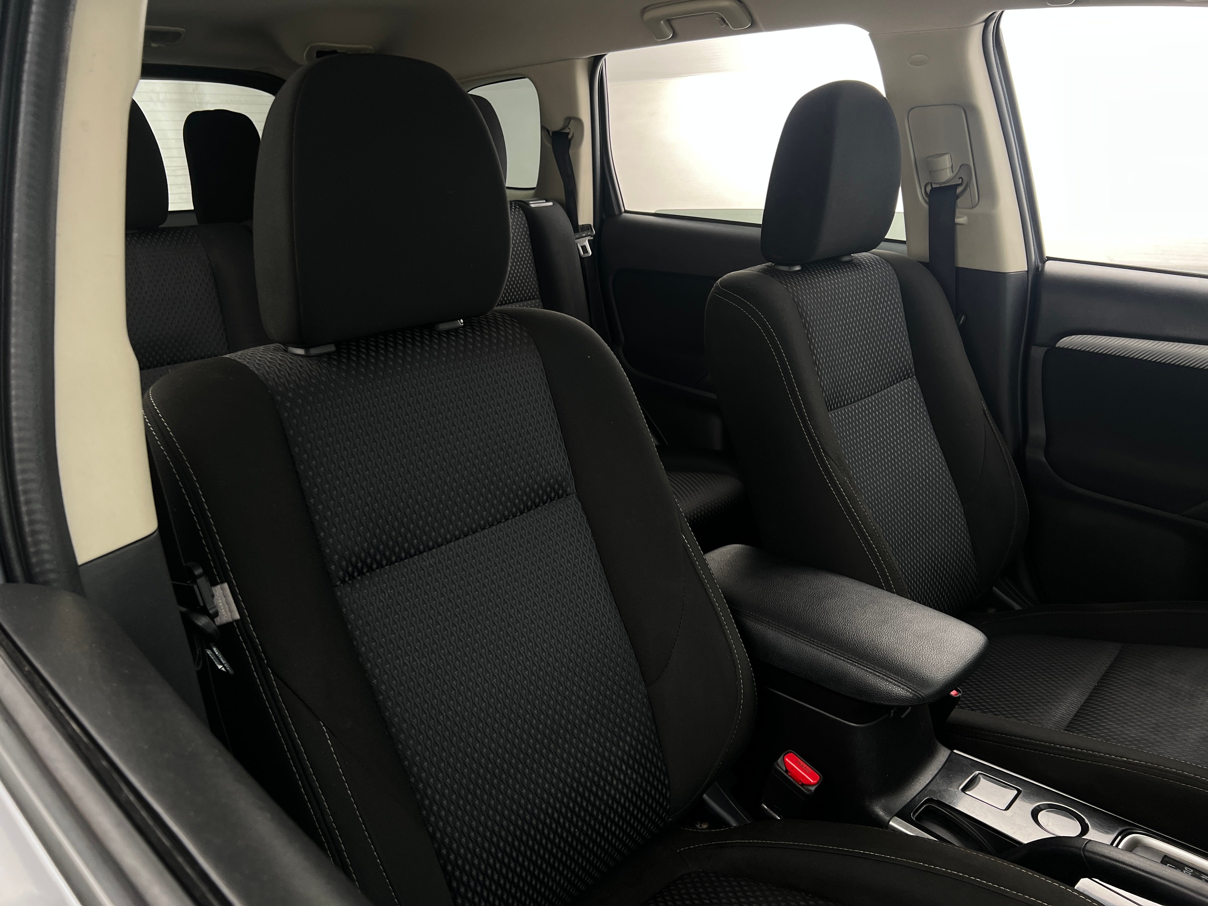 Thumbnail: 2018 Mitsubishi Outlander - 2