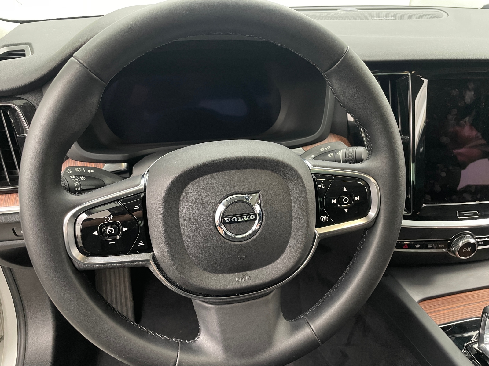 Thumbnail: 2024 Volvo S60 - 4