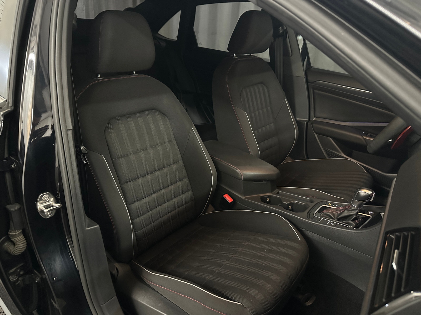 Thumbnail: 2019 Volkswagen Jetta - 2