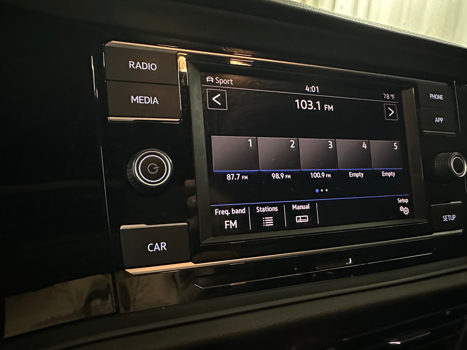 Thumbnail: 2019 Volkswagen Jetta - 4