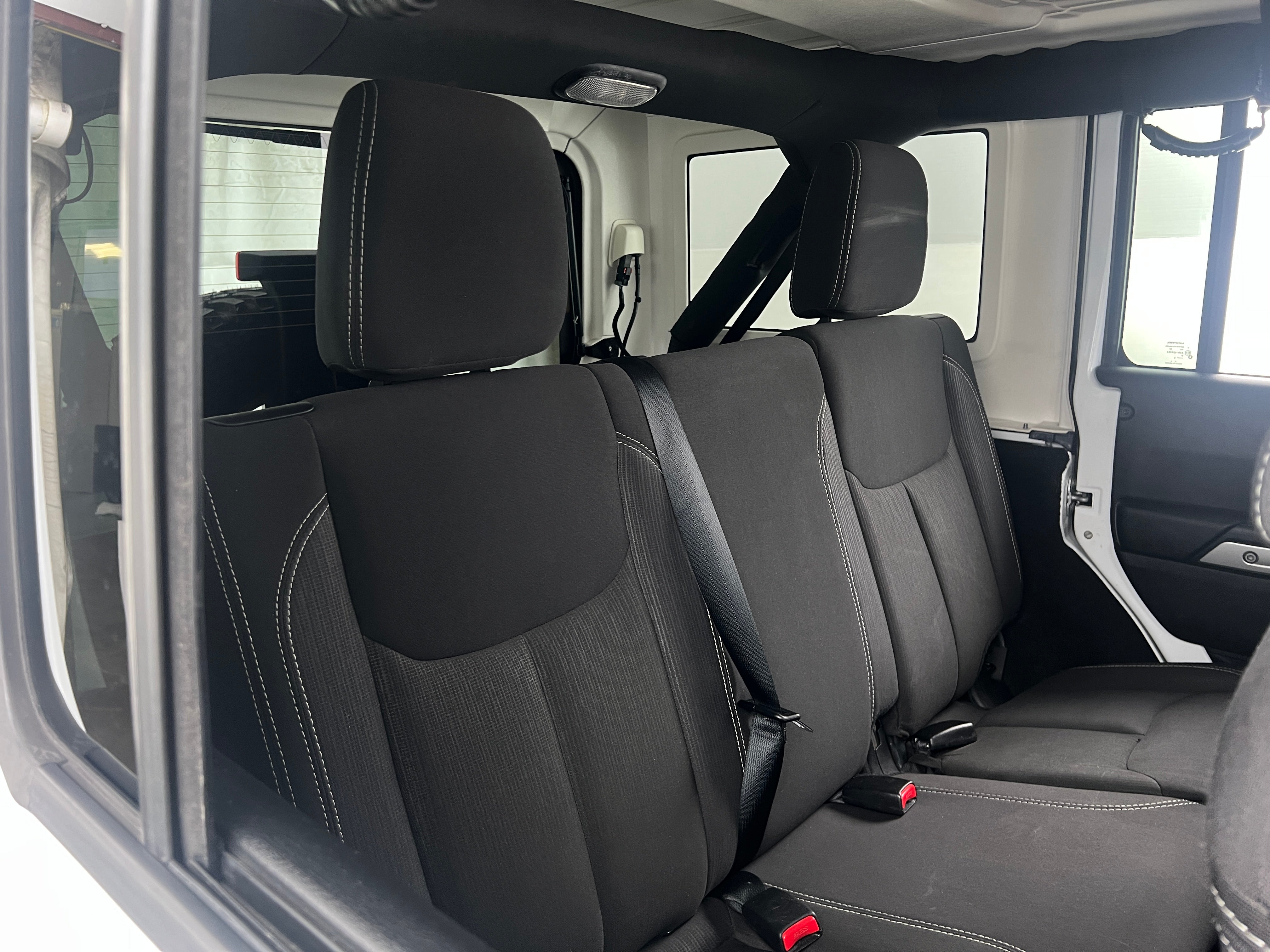 Thumbnail: 2015 Jeep Wrangler - 6
