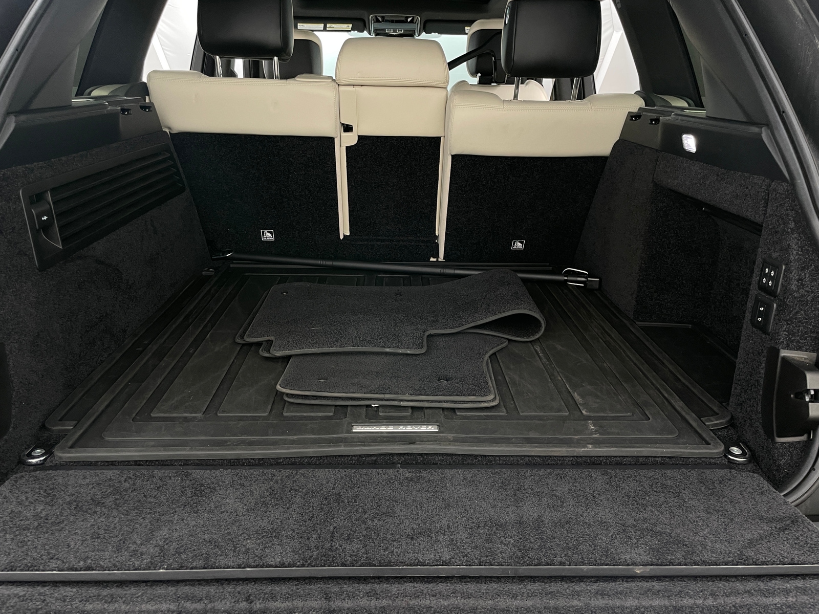 Thumbnail: 2021 Land Rover Range Rover - 6