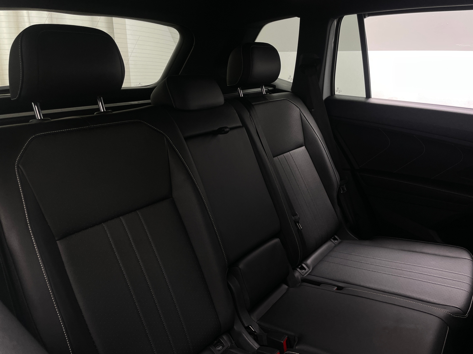 Thumbnail: 2022 Volkswagen Tiguan - 5