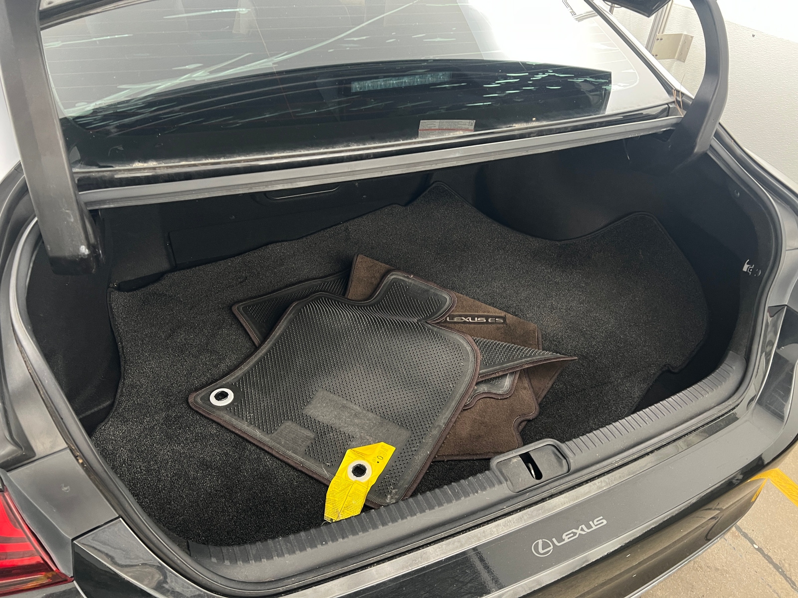 Thumbnail: 2021 Lexus ES - 6