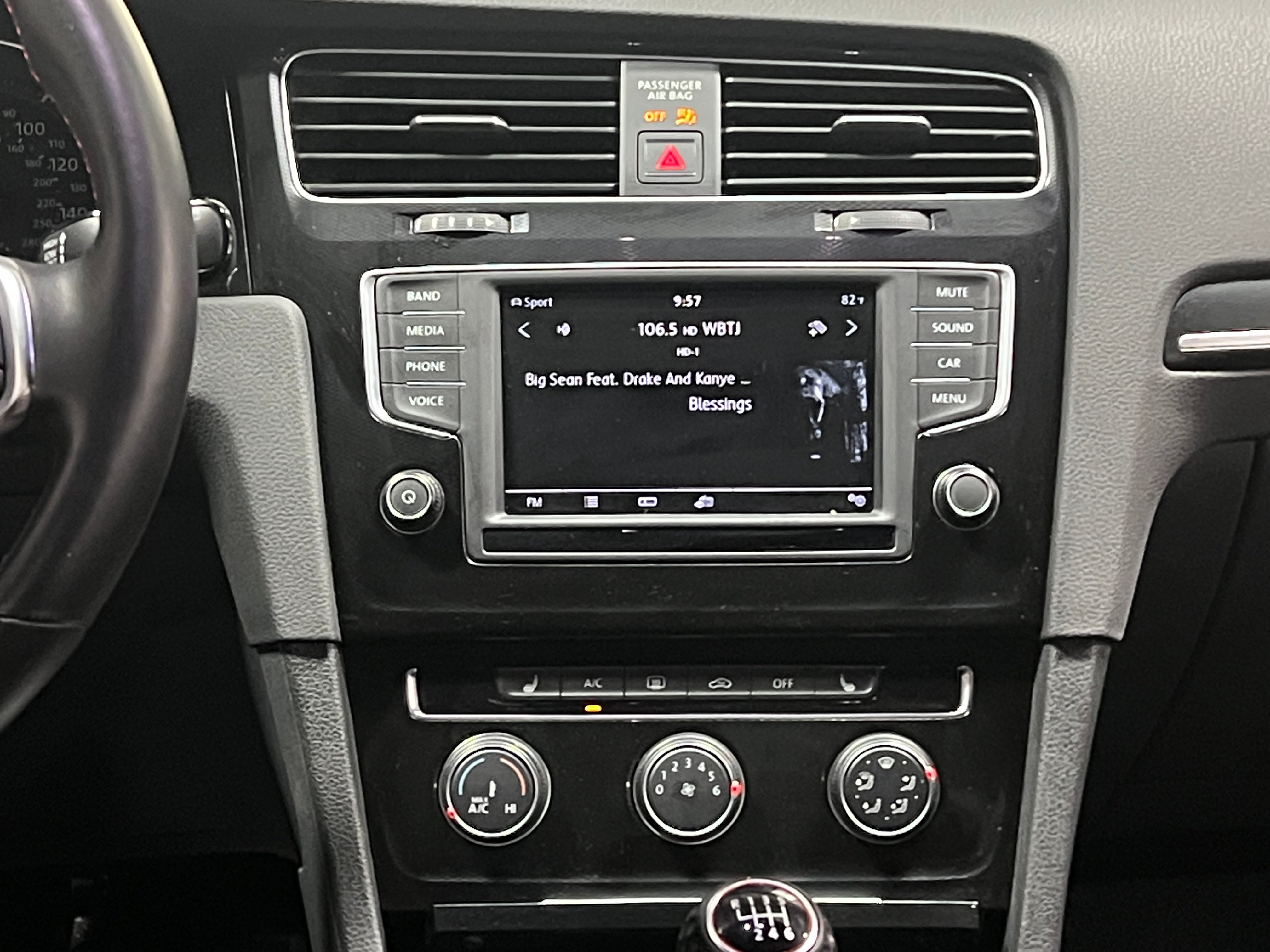 Thumbnail: 2017 Volkswagen Golf - 4