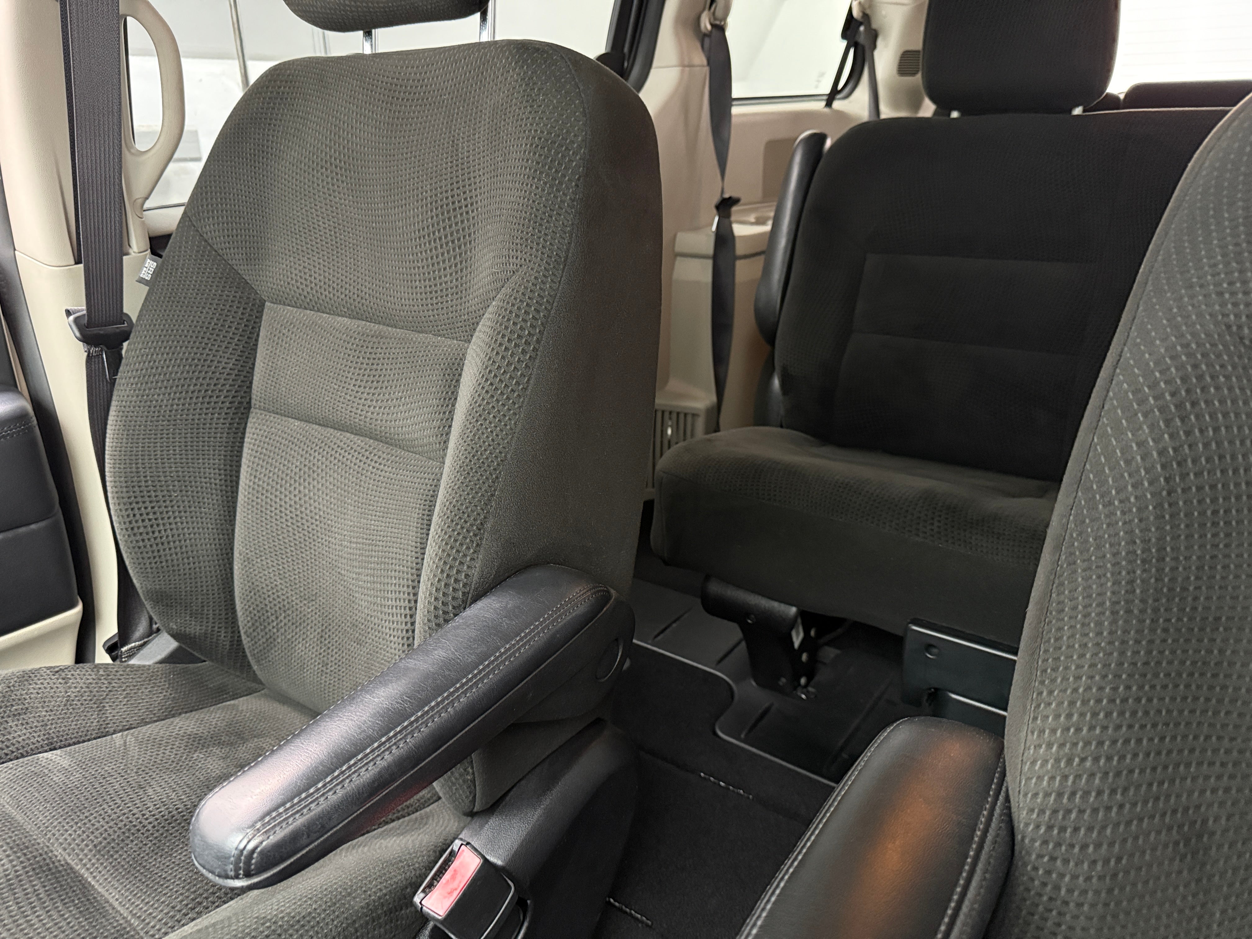Thumbnail: 2016 Dodge Grand Caravan - 2
