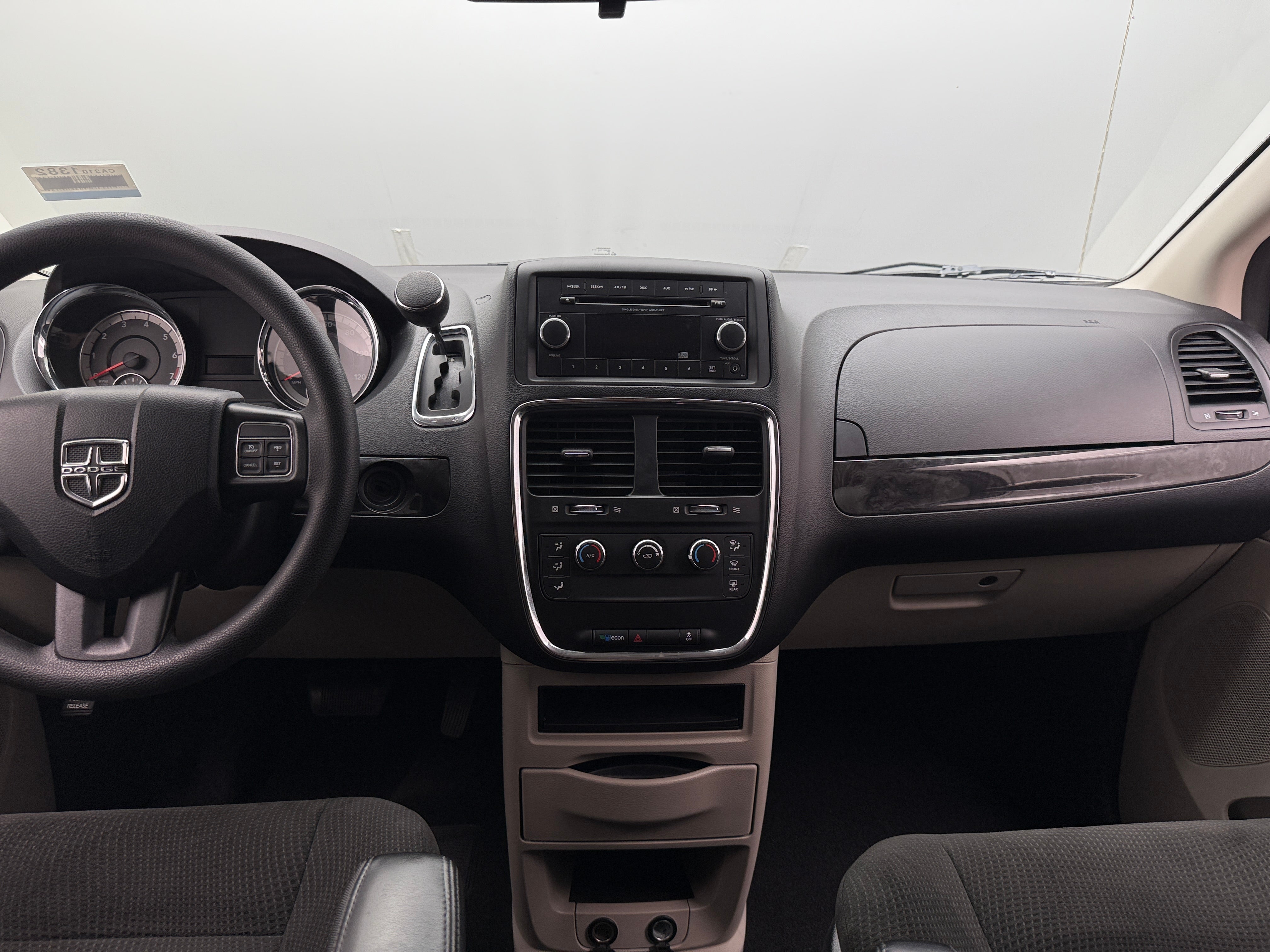 Thumbnail: 2016 Dodge Grand Caravan - 3