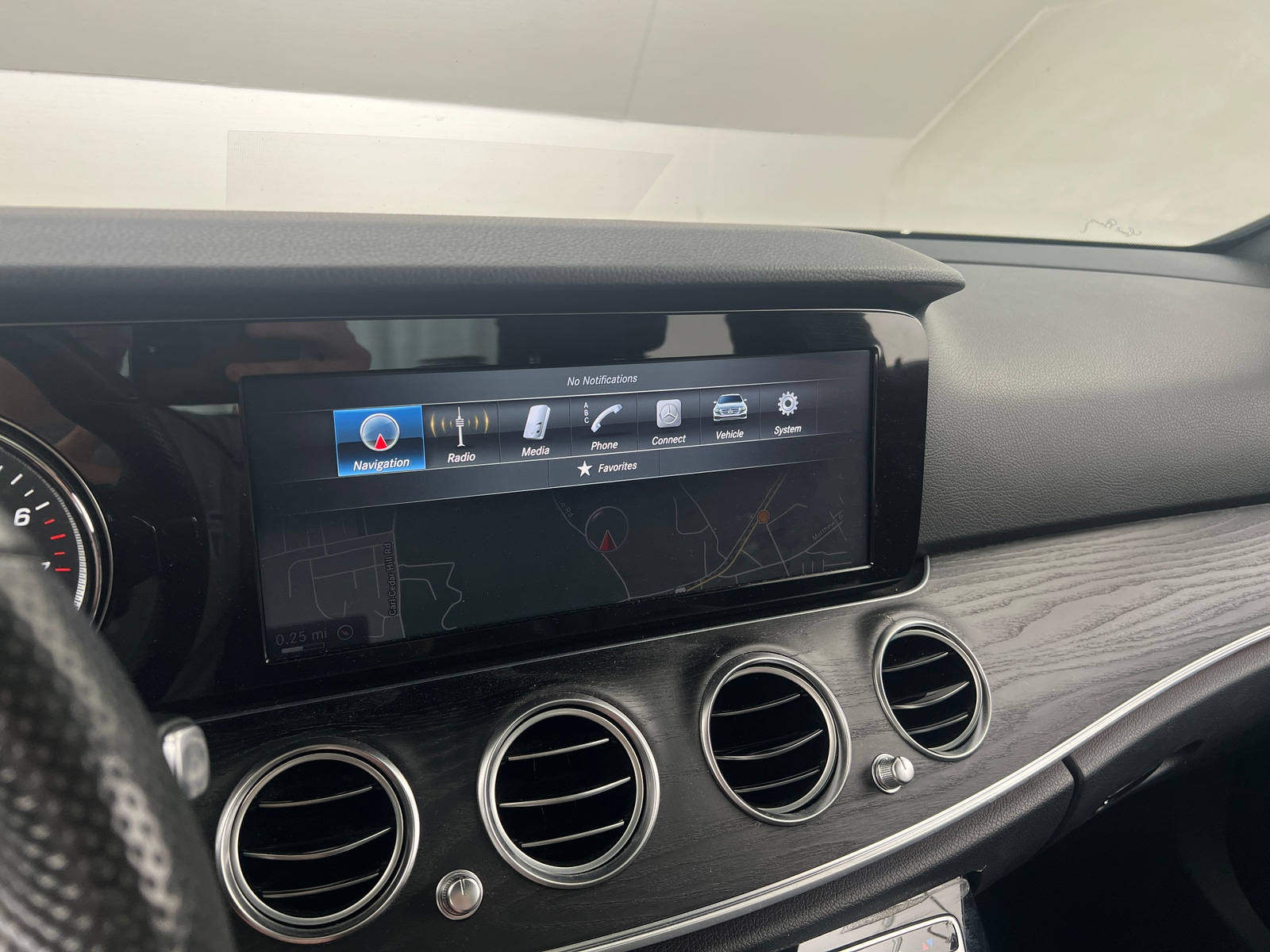 Thumbnail: 2017 Mercedes-Benz E-Class - 4