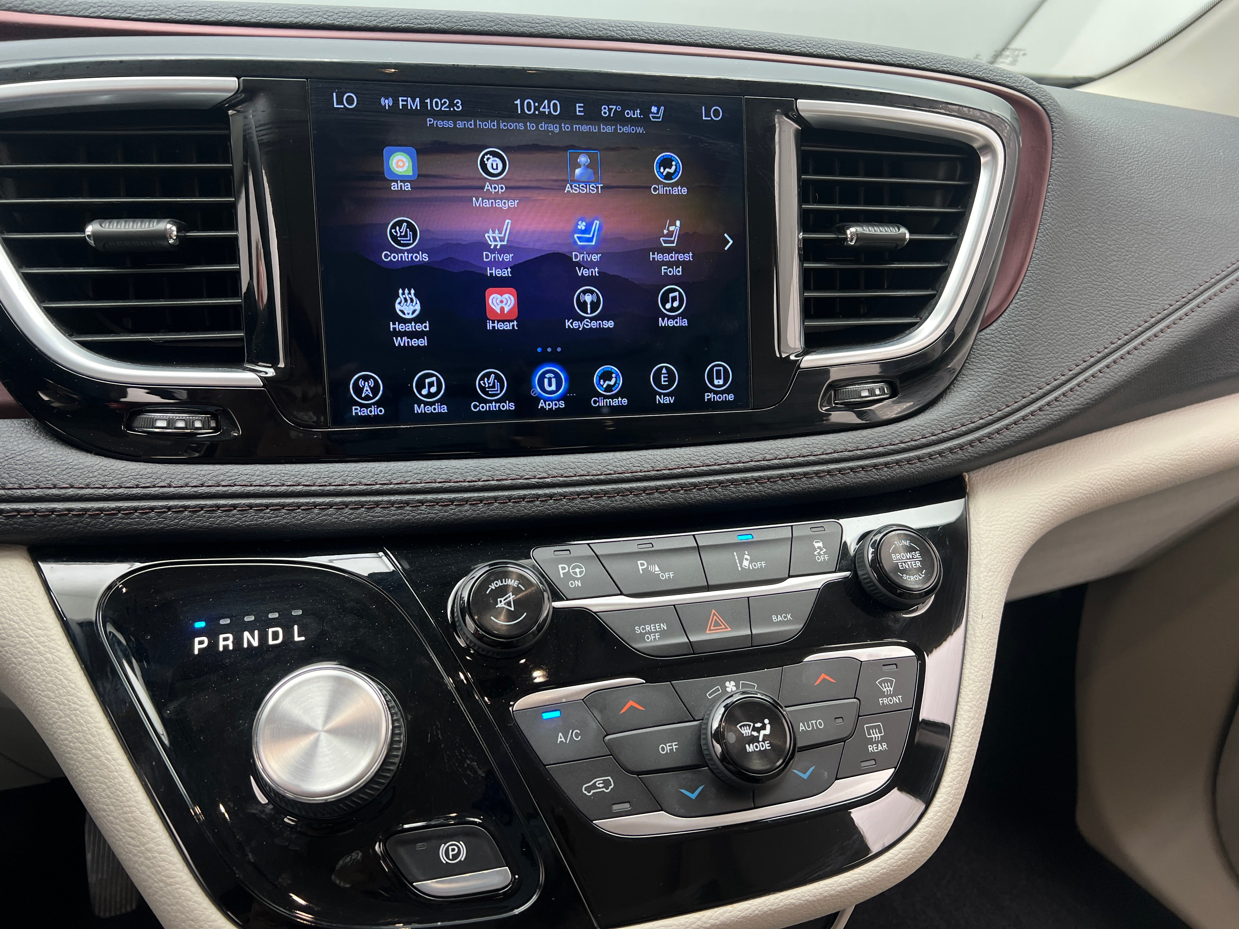 Thumbnail: 2017 Chrysler Pacifica - 4